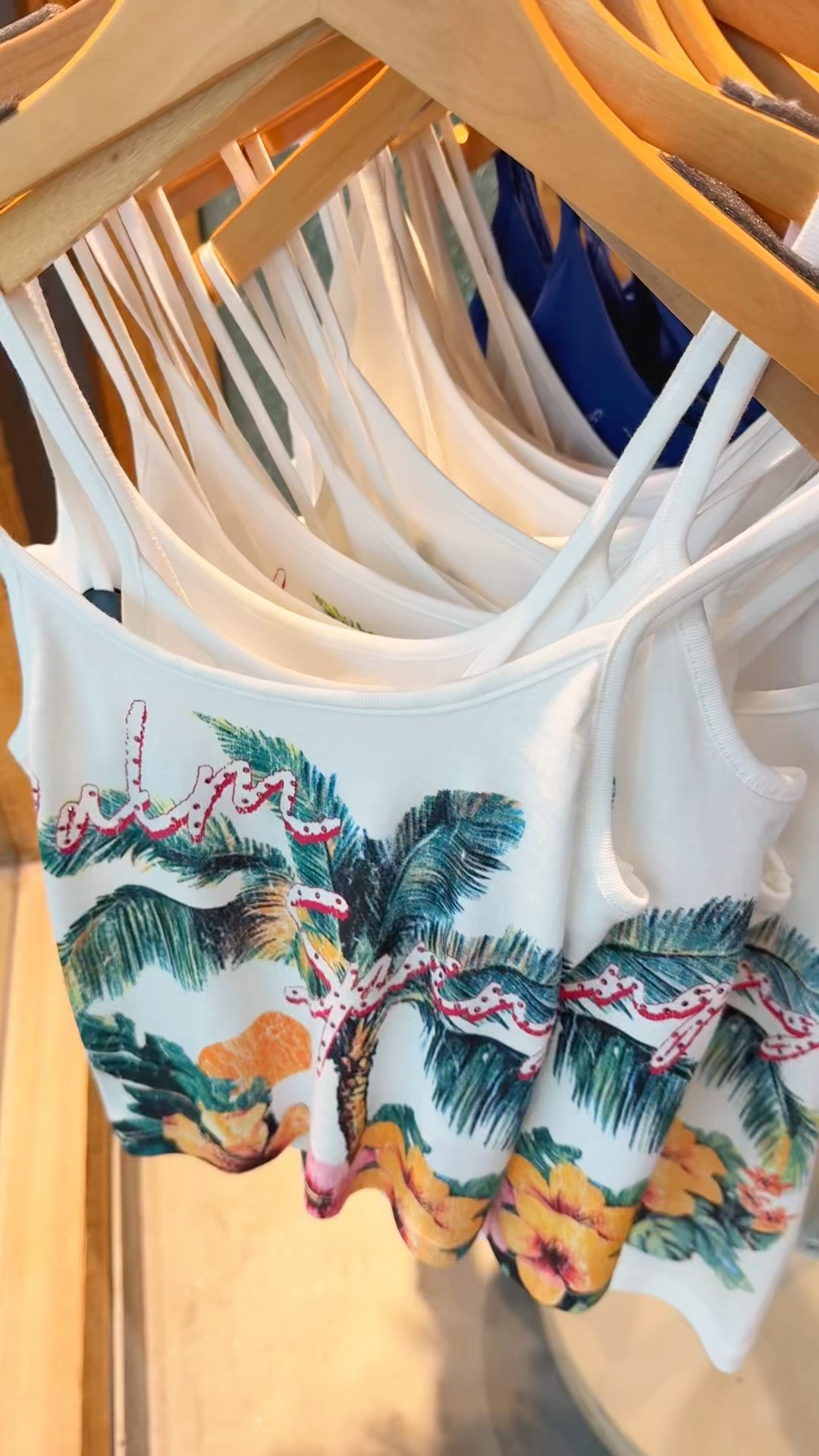 #urbanoutfitters #urban #uo #tropicalstyle #summerstyle #cami #graphictank #tanktop

#LTKootd #LTKgrwm #LTKvlog