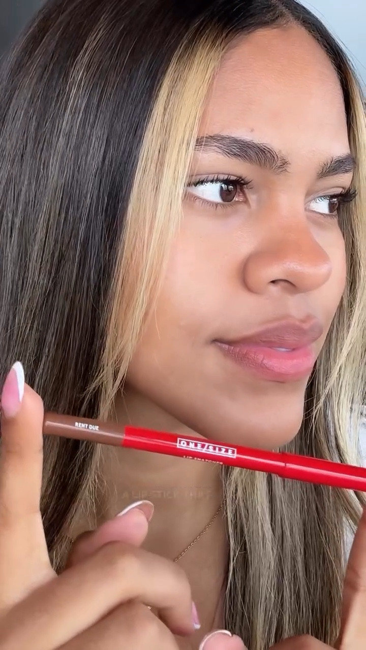 Dudé en llevármelo y al final LO AMÉ😍😍
@onesize @hummingbirdshq @sephora 

#partnership #newbird #denverhummingbirds #reels #lifestyle #makeuptutorial #lipcombo

#LTKSaleAlert #LTKU #LTKFindsUnder50