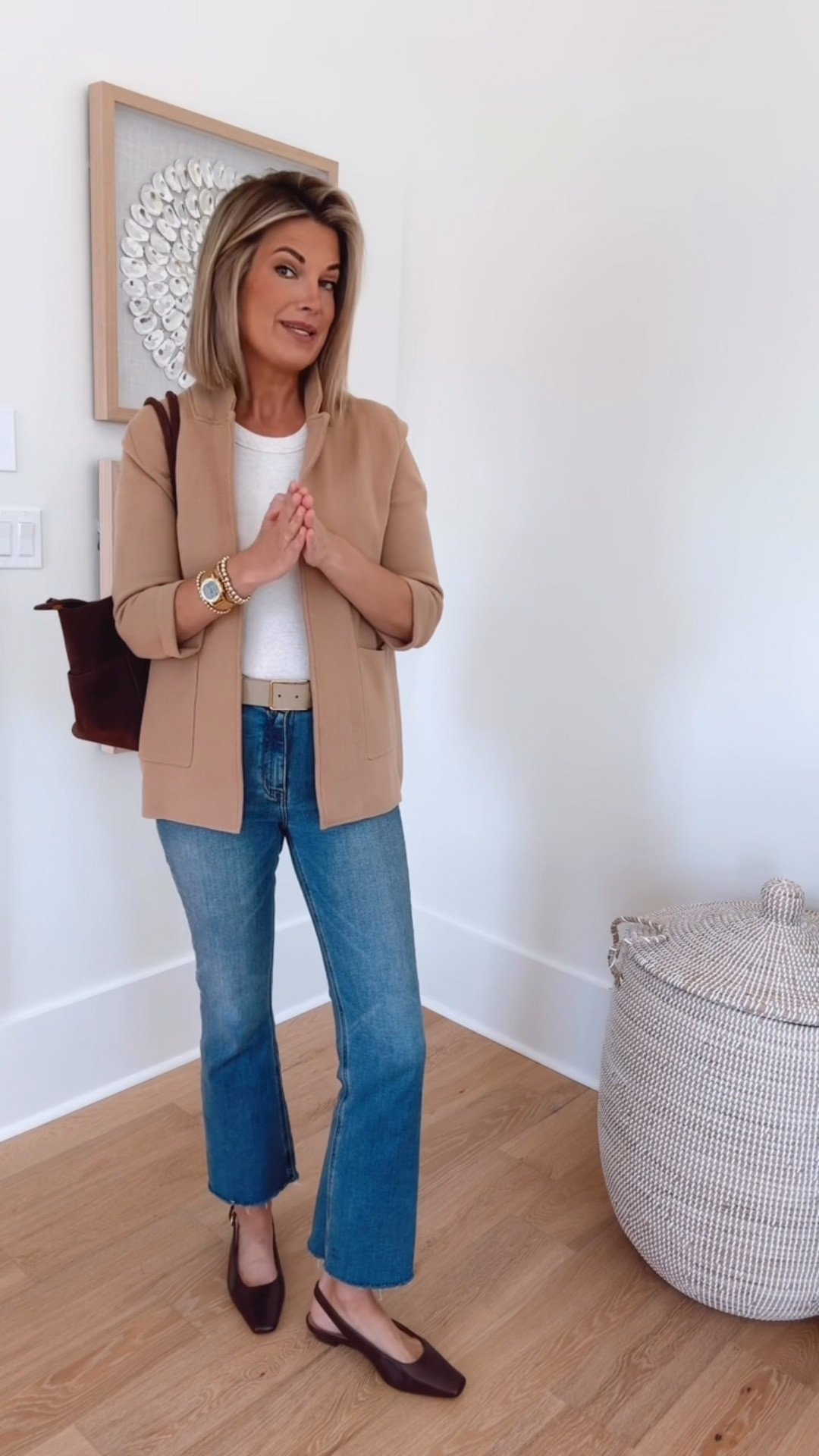 These @Quince crop kick jeans are a team favorite! They’re the jeans that ACTUALLY fit (almost) everyone. All three of us have different body types and heights (5’0”, 5’5” and 5’11”) and the fit is flattering for all of us. I got the 28x30 for an ankle fit.

#quincepartner