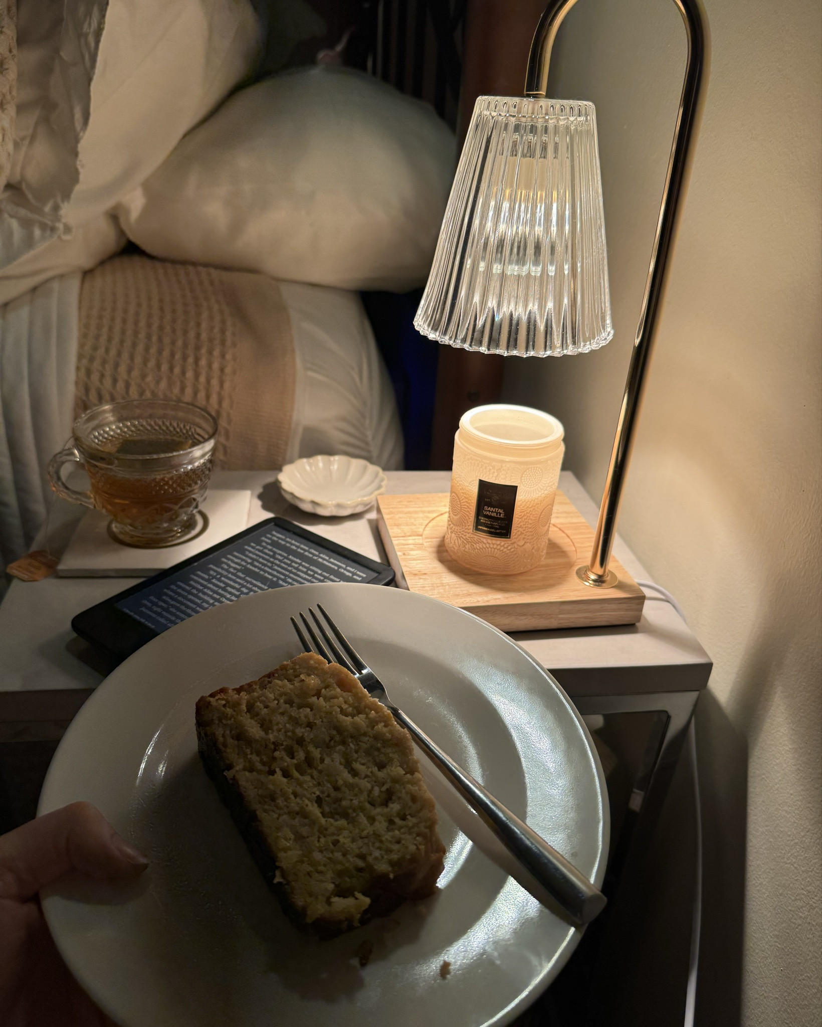 There is nothing better than a reading corner kinda evening ft. my kindle, fav candle, and a snack 💯

Walmart // Candle warmer // cat safe // barefoot dreams // tea // books // voluspa // Amazon // Target // Nordstrom // coffee // bedroom // decor // sage green 

#LTKFindsUnder50 #LTKGiftGuide #LTKHome