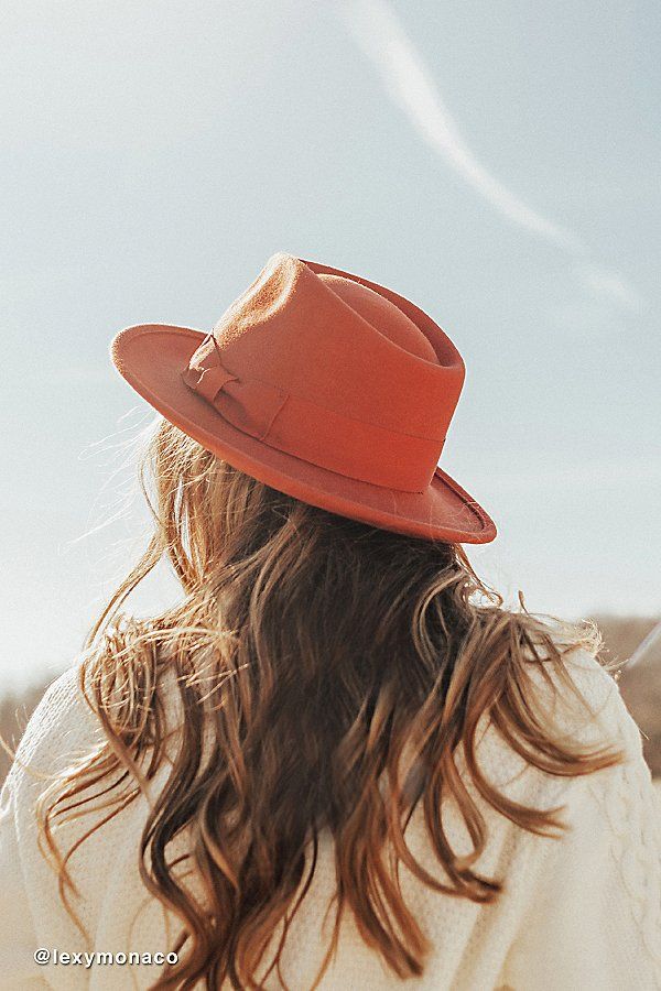 Short Brim Felt Fedora - Red at Urban Outfitters | Urban Outfitters (US and RoW)