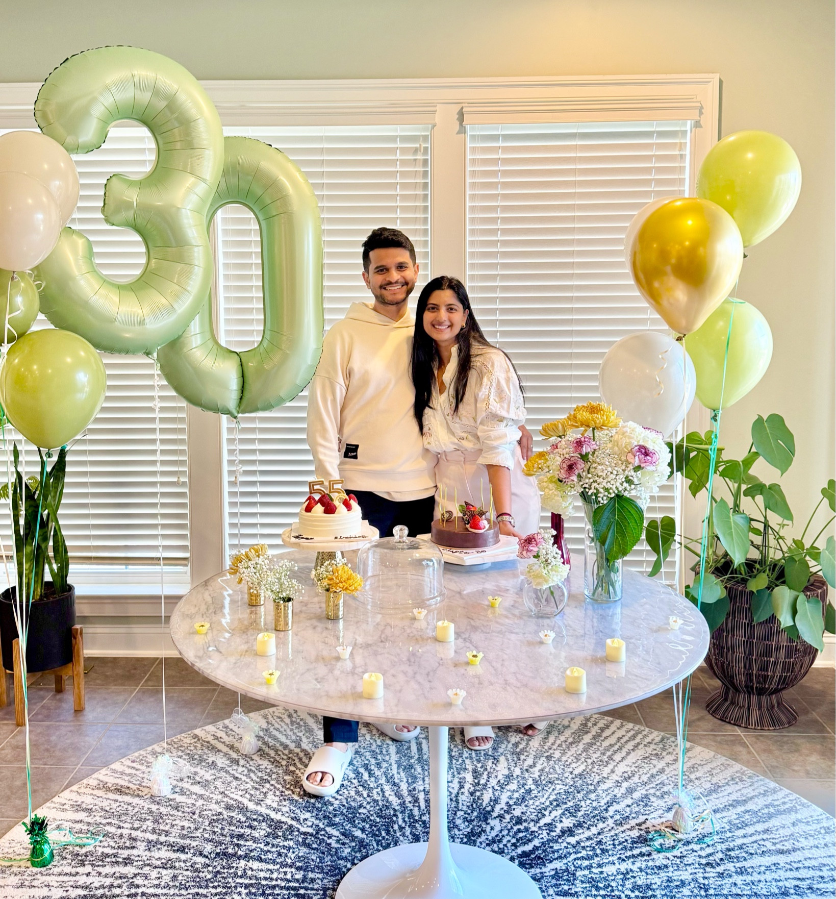 Perfect 30th birthday brunch - elegant and easy decor ideas