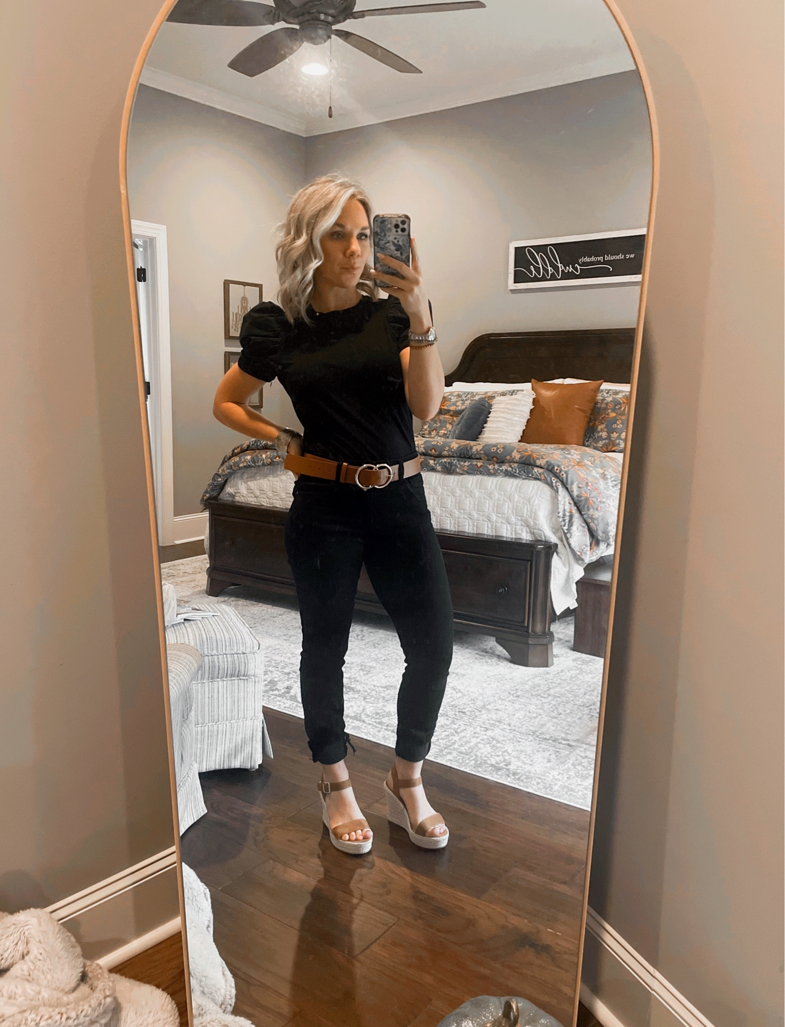 Black outfit. Monochromatic.


#LTKSeasonal #LTKunder50