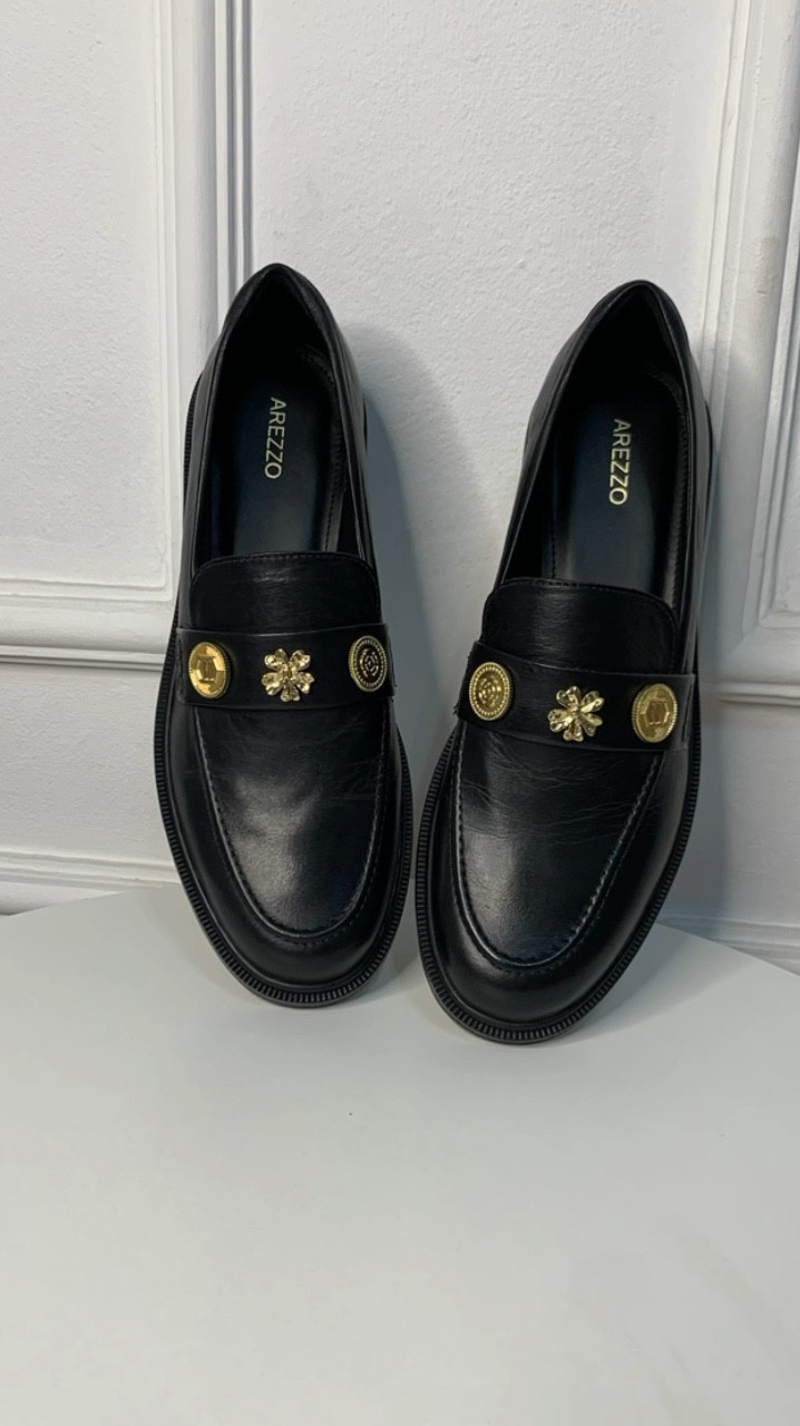 Mocassim moderno e lindo 🤩
Eu fiquei apaixonada quando vi rsrs esses detalhes em moeda e trevo eu achei um charme…
E se você quiser pode garantir o seu com 10% de desconto usando meu cupom no site ou aplicativo da zz mall 😍
Cupom: ZZCUPOM4841 🏷️

Tenho cupom no site da Arezzo 
Ganhe 10% + frete grátis em todo o site!
Cupom: ARZ505446 🏷️

#mocassim #zzmall #arezzo

#LTKbag #LTKshoes #LTKbrasil