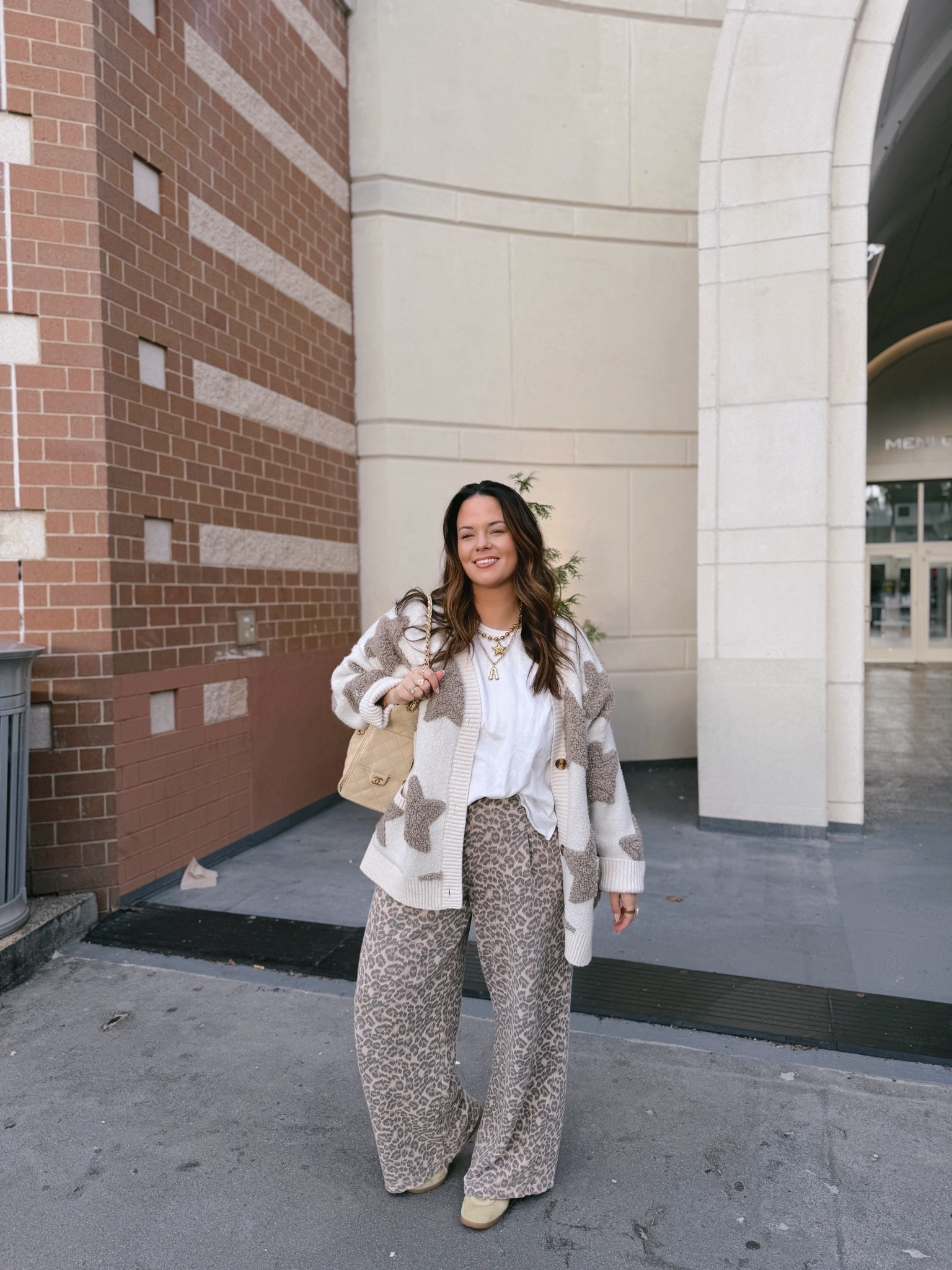 Comfy outfit for the movies!! Wearing a large in everything!

#LTKMidsize #LTKootd #LTKmomlife