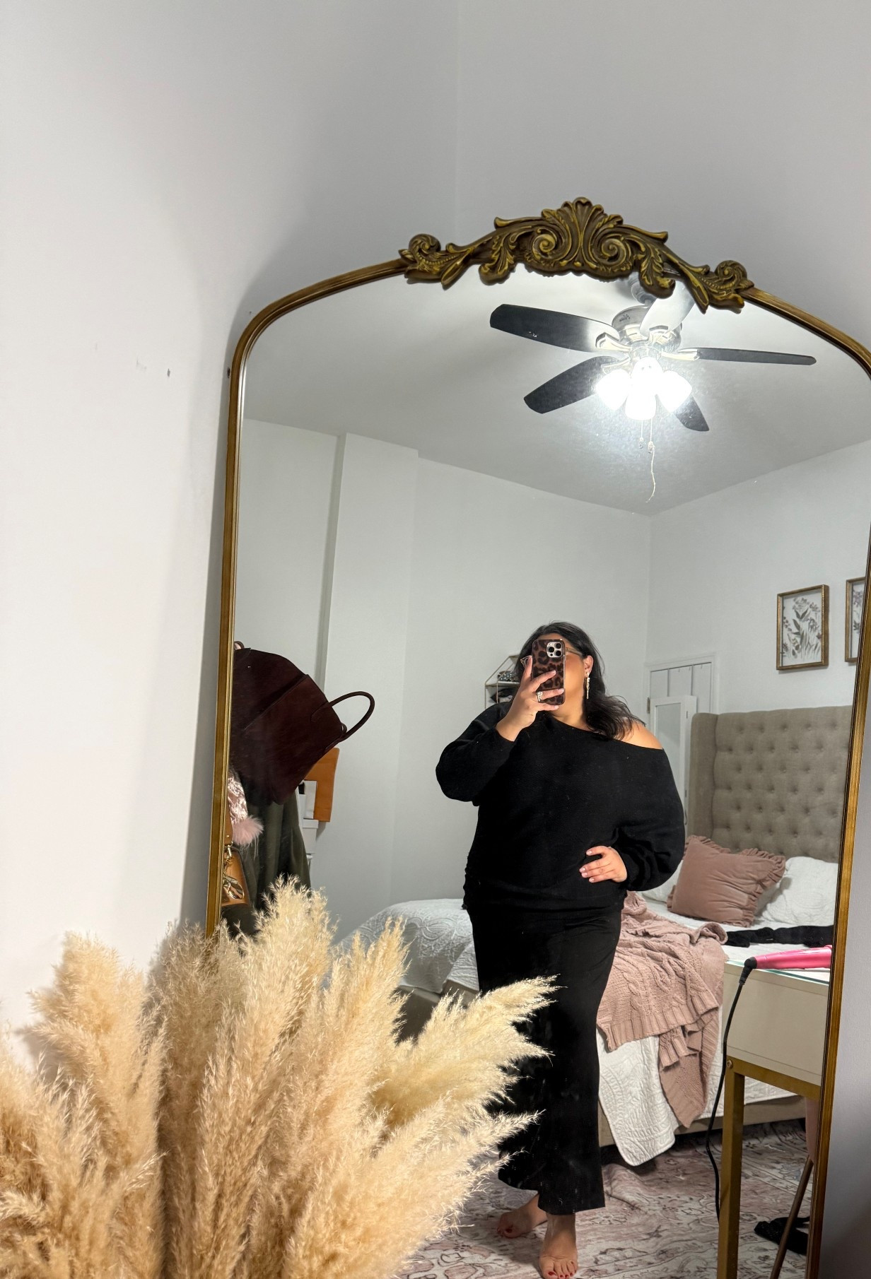 A little off shoulder moment 🤍🤍 
Wearing size XL 