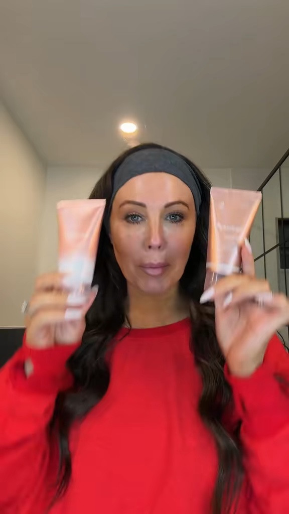If you've been looking for skincare that actually delivers, Medicube is one of my favorite brands! 🤍 The Collagen Overnight Wrapping Mask leaves my skin feeling so hydrated, smooth, and glowing by morning. If you're after that fresh, healthy-looking glow, these are definitely worth adding to your routine! ✨ Shop all of my Medicube favorites in my LTK!

#LTKmomlife #LTKOver40 #LTKselfcare