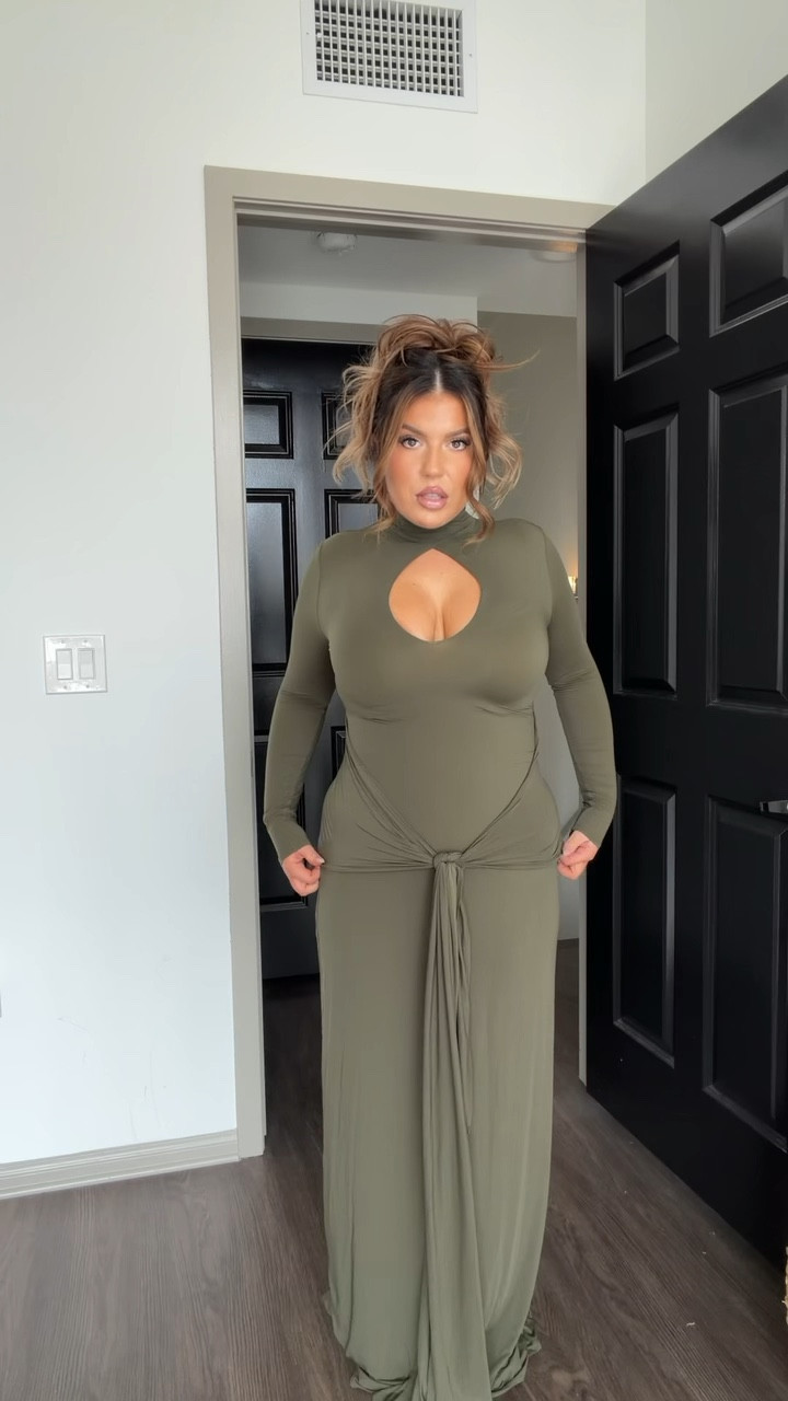 Holiday Dress for my baddies!😍❤️‍🔥 the super stretchy dress is perfect for a holiday work party, Christmas party, or even for my pregnant girls – it’s so so stretchy!🙌🏼

Wearing a L in the dress (high stretch)
L in the shapewear short
also linked to my accessories and undergarment!

And I also linked this dress in a different neck line!🥰



Holiday dress, holiday outfit, holiday work party, Christmas party dress, New Year’s Eve dress, 

#LTKStyleTip #LTKMidsize #LTKHoliday