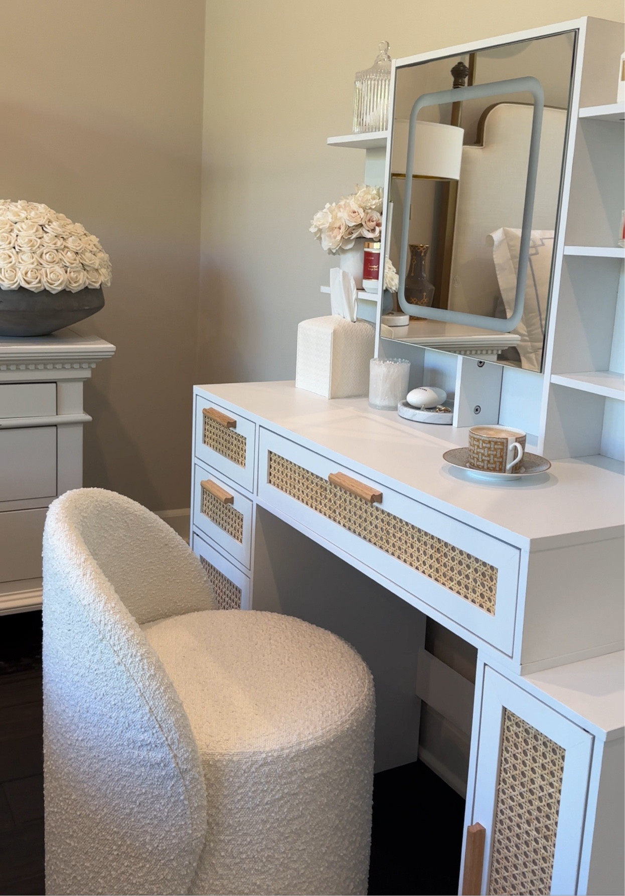 Makeup vanity table accents 🤍
