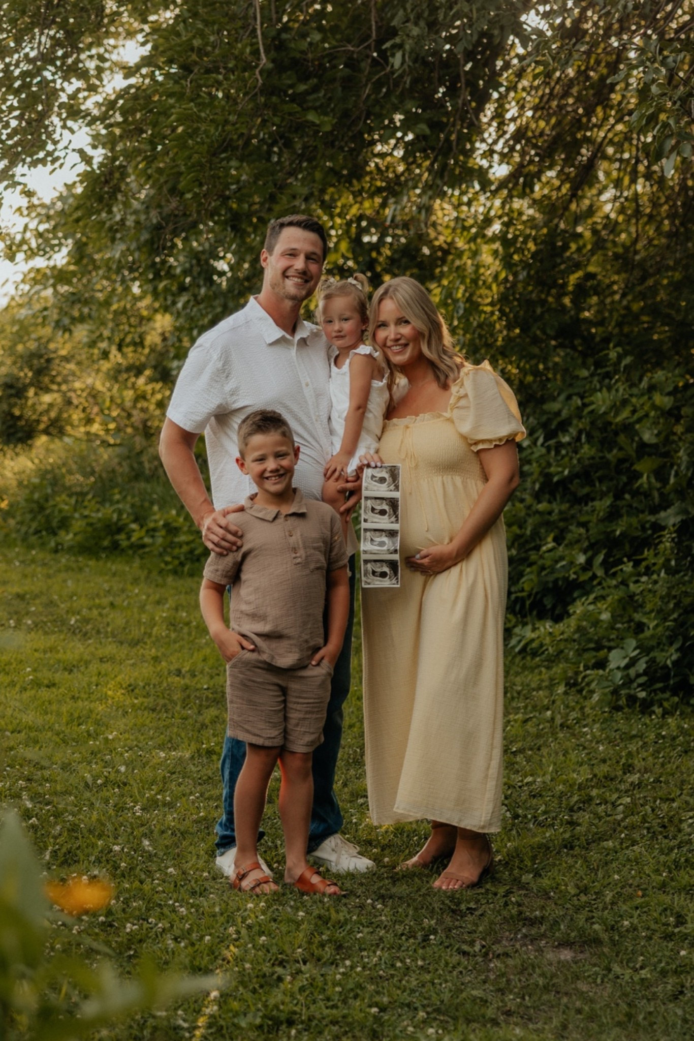 Family photo outfit! Perfect for spring, summer, or fall photos! And for the bump!

#LTKBump #LTKKids #LTKmomlife