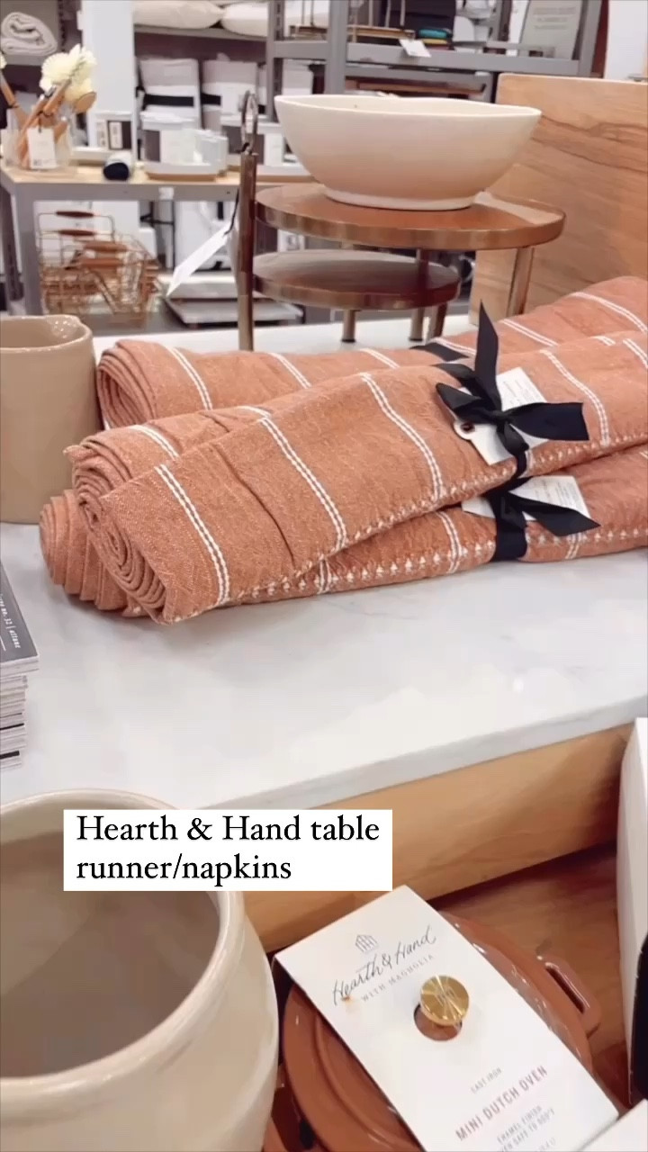 I love this salmon colored tableware/kitchen collection in the Hearth and Hand section at Target! 

Perfect for fall but also can definitely be used all year round! 

#tablecloth #tablerunner #clothnapkins #ovenmits #targetfinds

#LTKSeasonal #LTKHome #LTKVideo