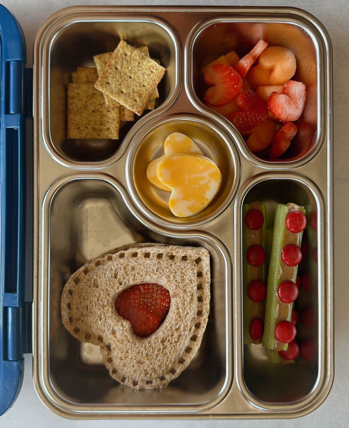 Heart Themed Lunchbox❤️

#toddlerlunch #lunchboxideas