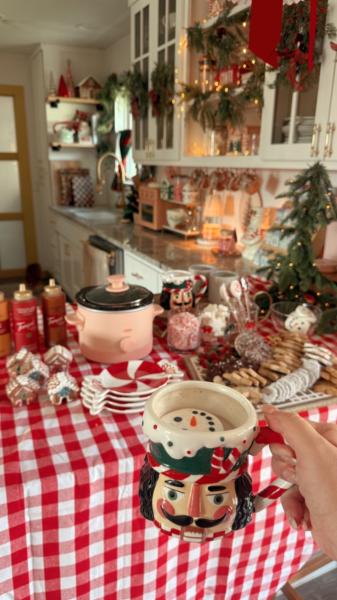 Holiday hot cocoa bar 🤎🎅🏼🍫