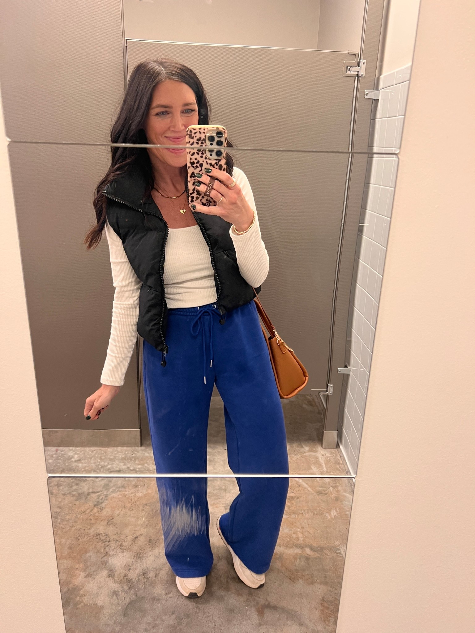 Game day OOTD and these wide leg sweatpants are absolute perfection!!



#LTKPetite #LTKOver40