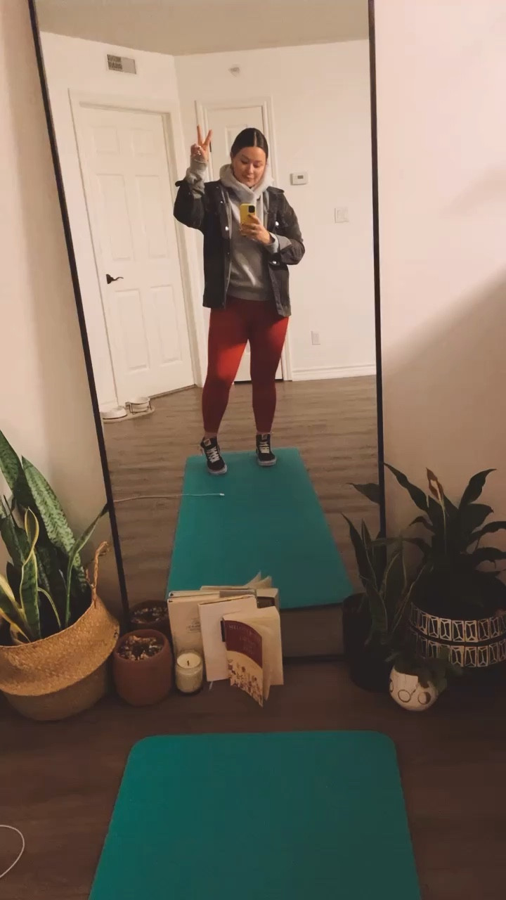 Cozy friday fit 

#LTKbeauty #LTKfit #LTKFind