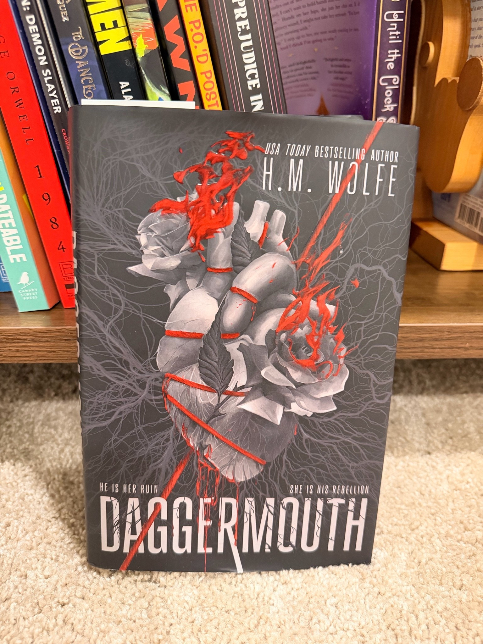 10/10 book!! If you love the Hunger Games then you’ll love this book!!! #fantasy #enemiestolovers #bookish #booktok #books #daggermouth