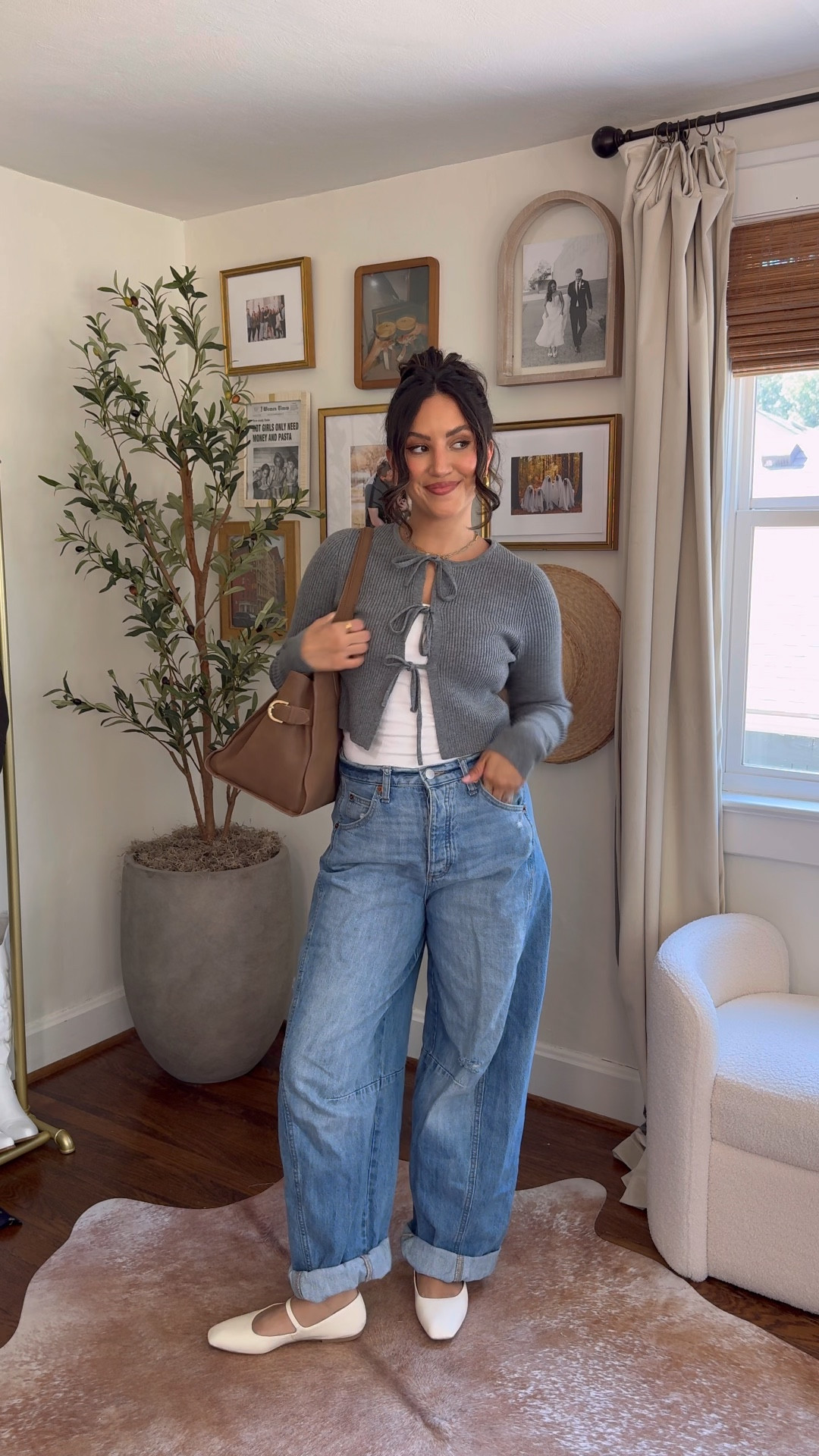 Easy fall outfit idea!

Sizing:
Sweater- medium (sized up for looser fit)
Jeans- 4 (sized down, runs big)

#targetpartner #target #targetstyle AD

#LTKVideo #LTKStyleTip #LTKSeasonal