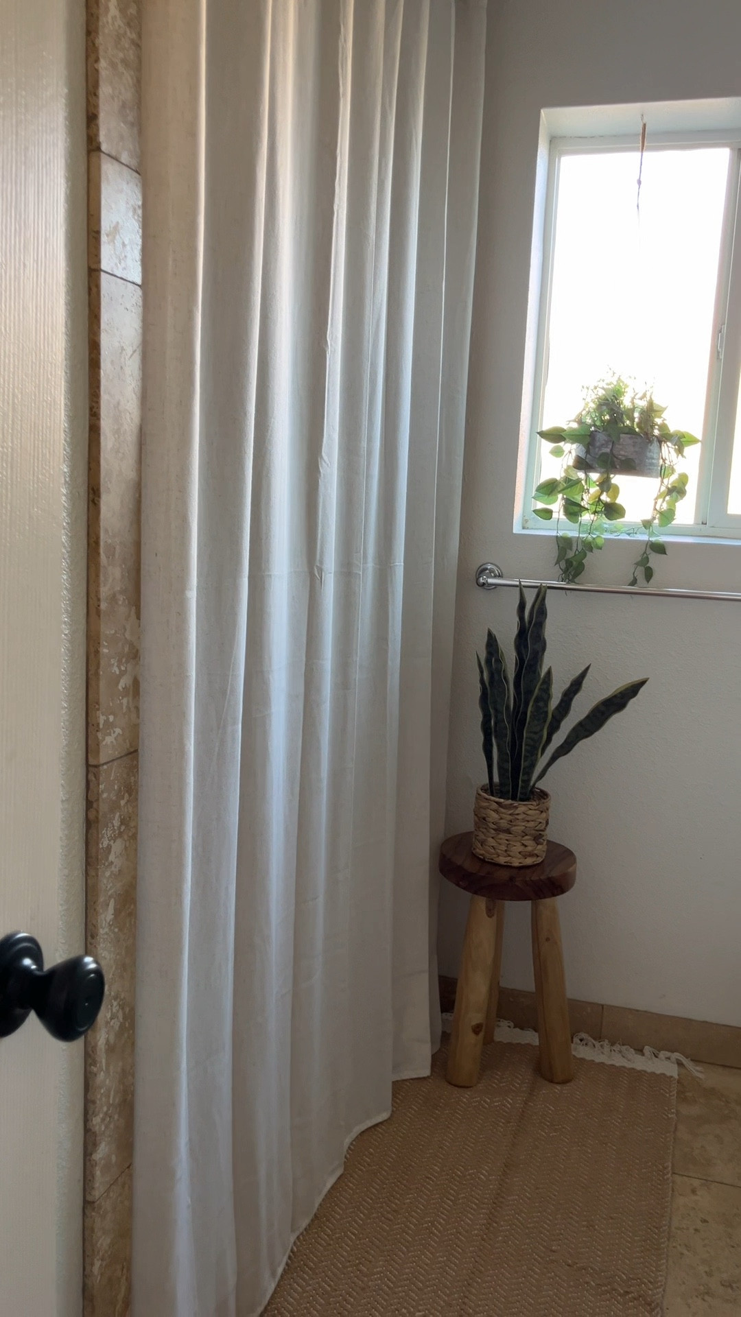 Eleva tus cortinas de baño🤎

#LTKVideo #LTKHome #LTKFindsUnder50