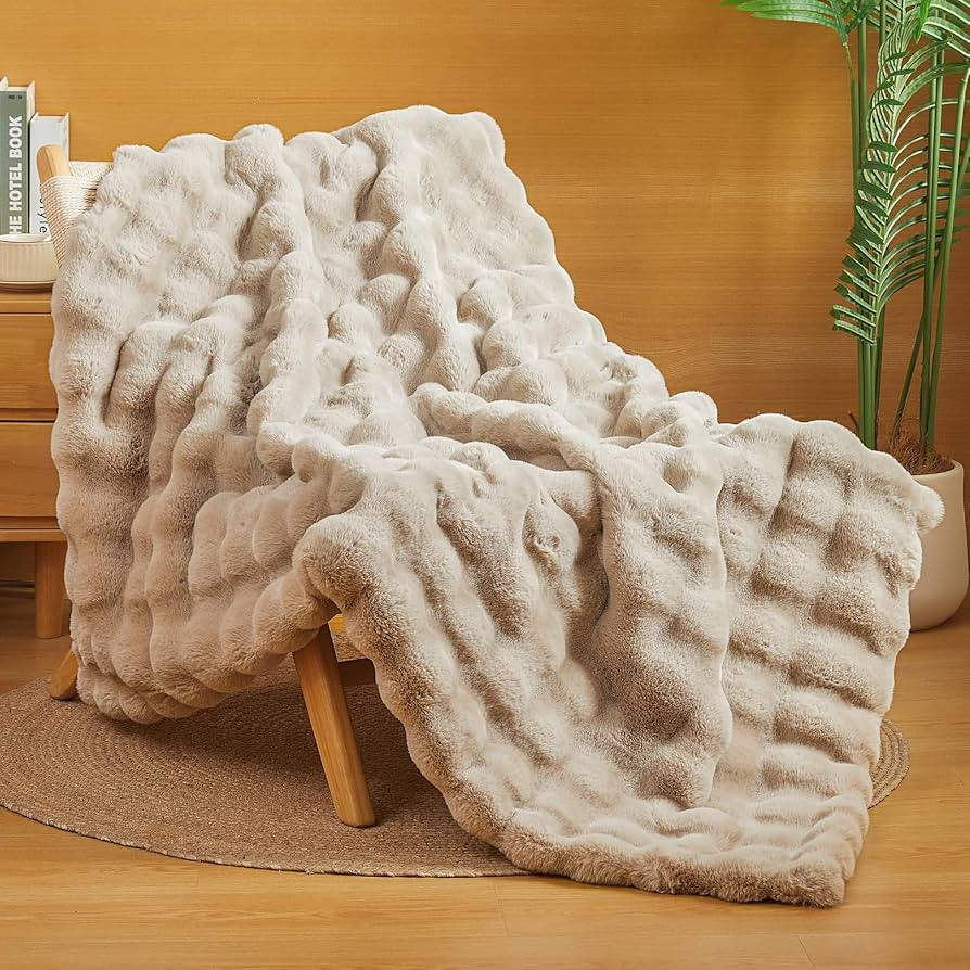 The Malibu Blanket - LuxeComfort Faux Fur Bubble Blanket 50"x60" Beachstone - Luxuriously Soft, E... | Amazon (US)