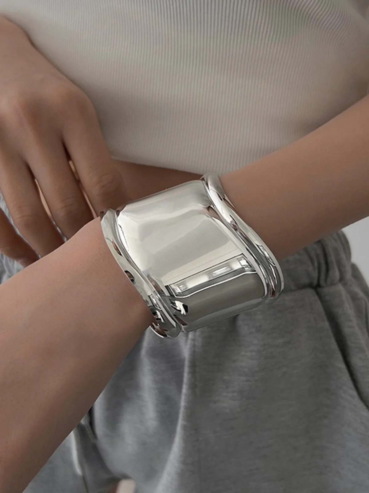 Metallic Wide Cuff Bracelet | Commense