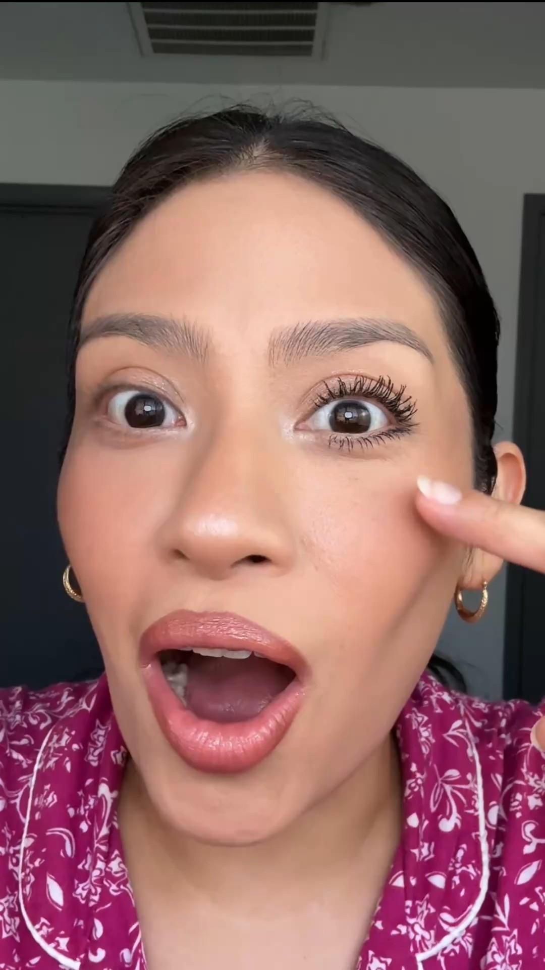 No more raccoon eyes! Adiós ojos de mapache🦝 

@RareBeauty mascara is one of the best ones out there! Long lasting, gives you length, curl and volume! I’m obsessed with Rare Beauty mascara! You need to get one! 🙌🏻🖤

#LTKParties #LTKGiftGuide #LTKBeauty