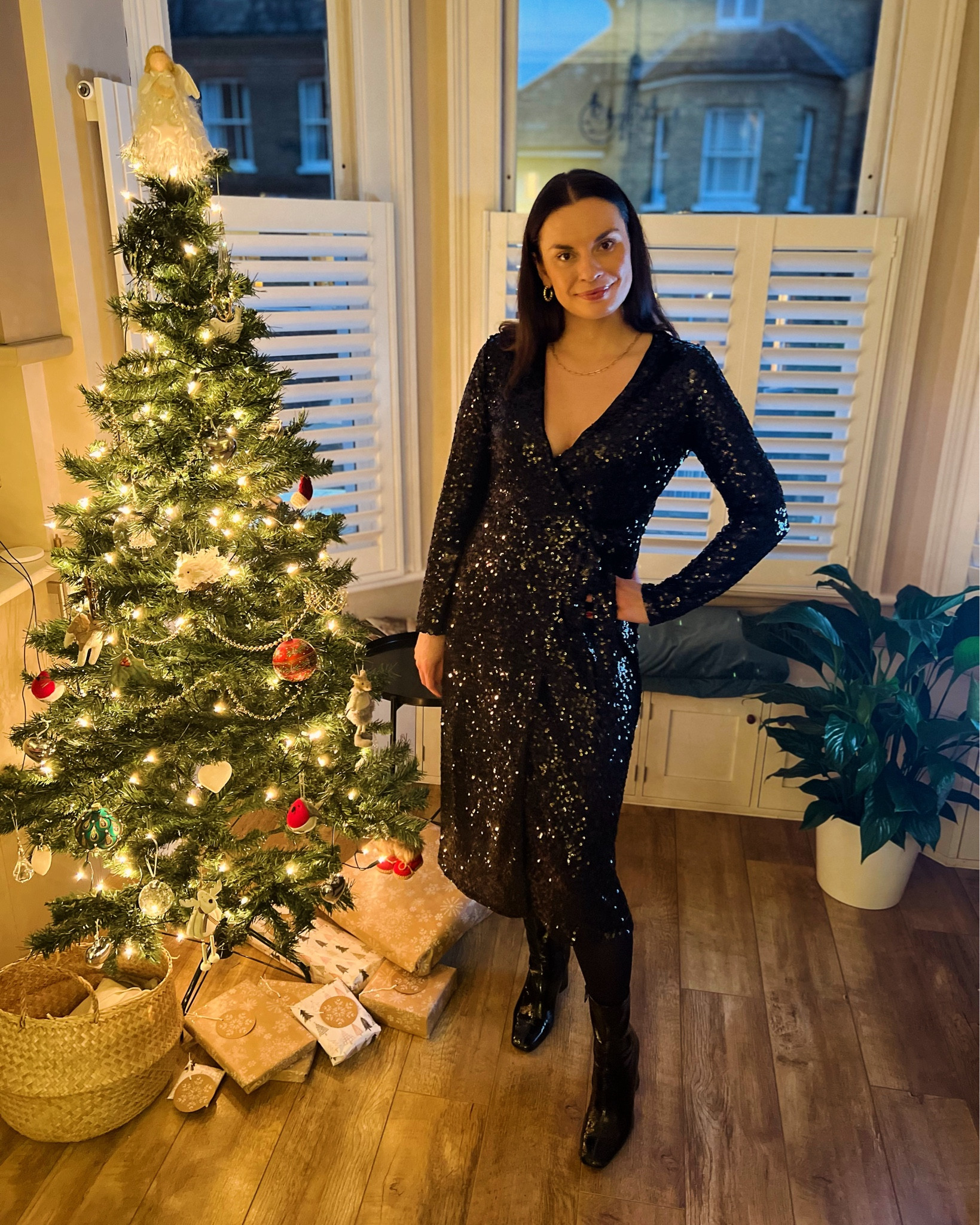 A touch of sparkle for the festive season ✨

Whilst black isn’t in my signature colour palette, the most flattering way for me to still wear this colour is finding a shape with a deep V neckline, so my natural skin colour reflects onto my face for a healthy glow 💖

Eager to find out which colours suit you best? A colour analysis would be perfect for you! 💁🏻‍♀️ contact me to find out more or visit my website 💌 hello@weizstyles.com 

#personalstylist #personalstyling #personalstylistlondon #colouranalysis #festivewear #festivefashion #sequindress #blacksequindress #blackdresses #festivestyle #festiveoutfit #dailyoutfits #waystowear #colouranalysis #colourconsultant #ootduk #howtostyle #blackandgold #weizstyles #lorellasangels #wardrobeedit #londonfashionblogger #femalebusinessowner #allbright #foundandflourish #femininepower #dresswithconfidence #letmestyleyou #howtodress #dressupdaily #blackdress #blackboots #patentboots #tights #festive #autumn #winter #party #chirstmasday #nye #newyearseve  

#LTKstyletip #LTKparties #LTKSeasonal