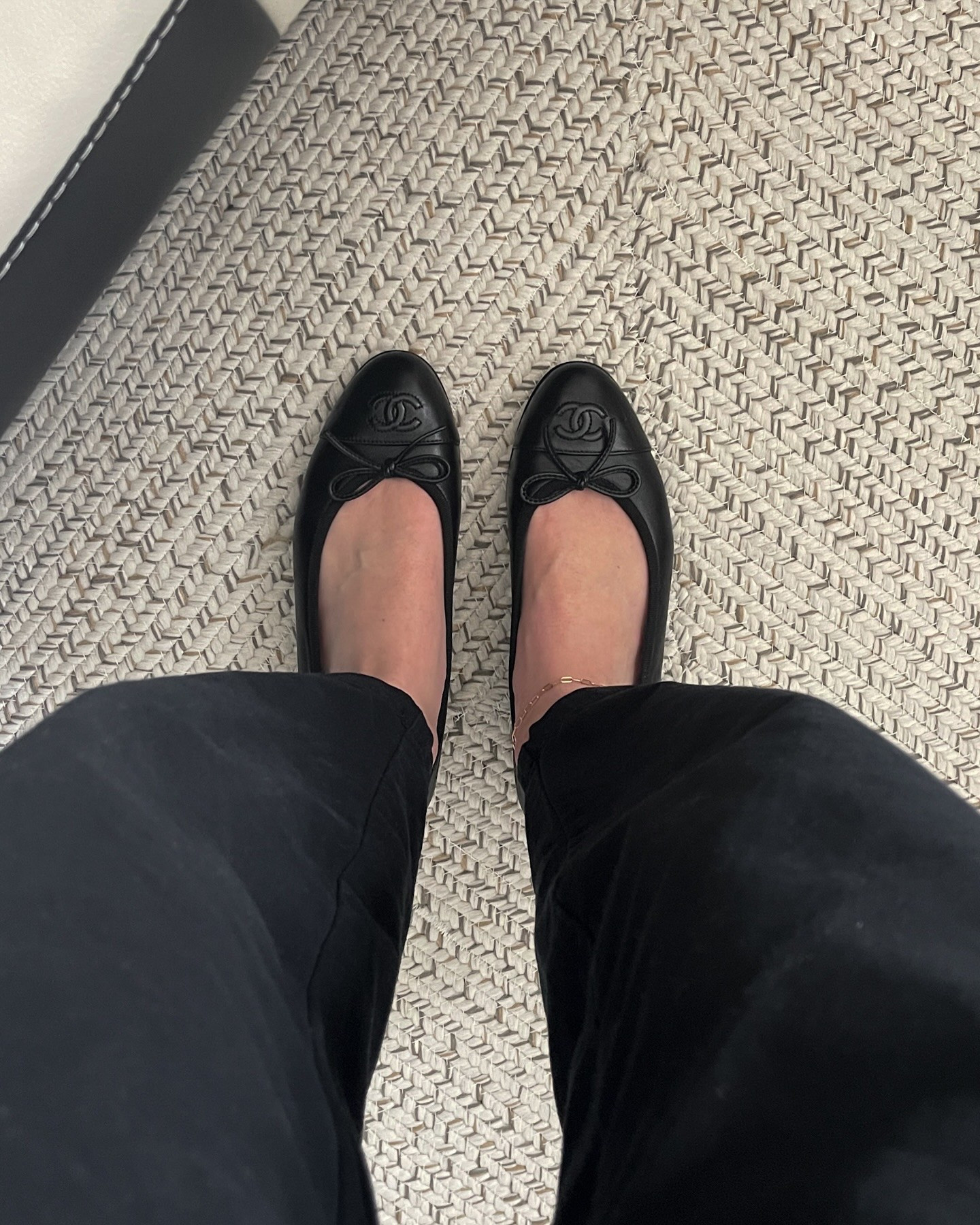 The latest addition. 🖤⁣
⁣Thank you to @postavenuebootery for making these two-tone ballerinas solid black. Immediately added value and outfit versatility!
⁣
⁣
⁣
⁣
⁣
⁣
⁣
⁣
#postavenuebootery #chanelflats #chanelballerinas #chanelballetflats #therealreal #secondhandshopping #secondhandluxury #capsulecloset #capsulewardrobeblogger