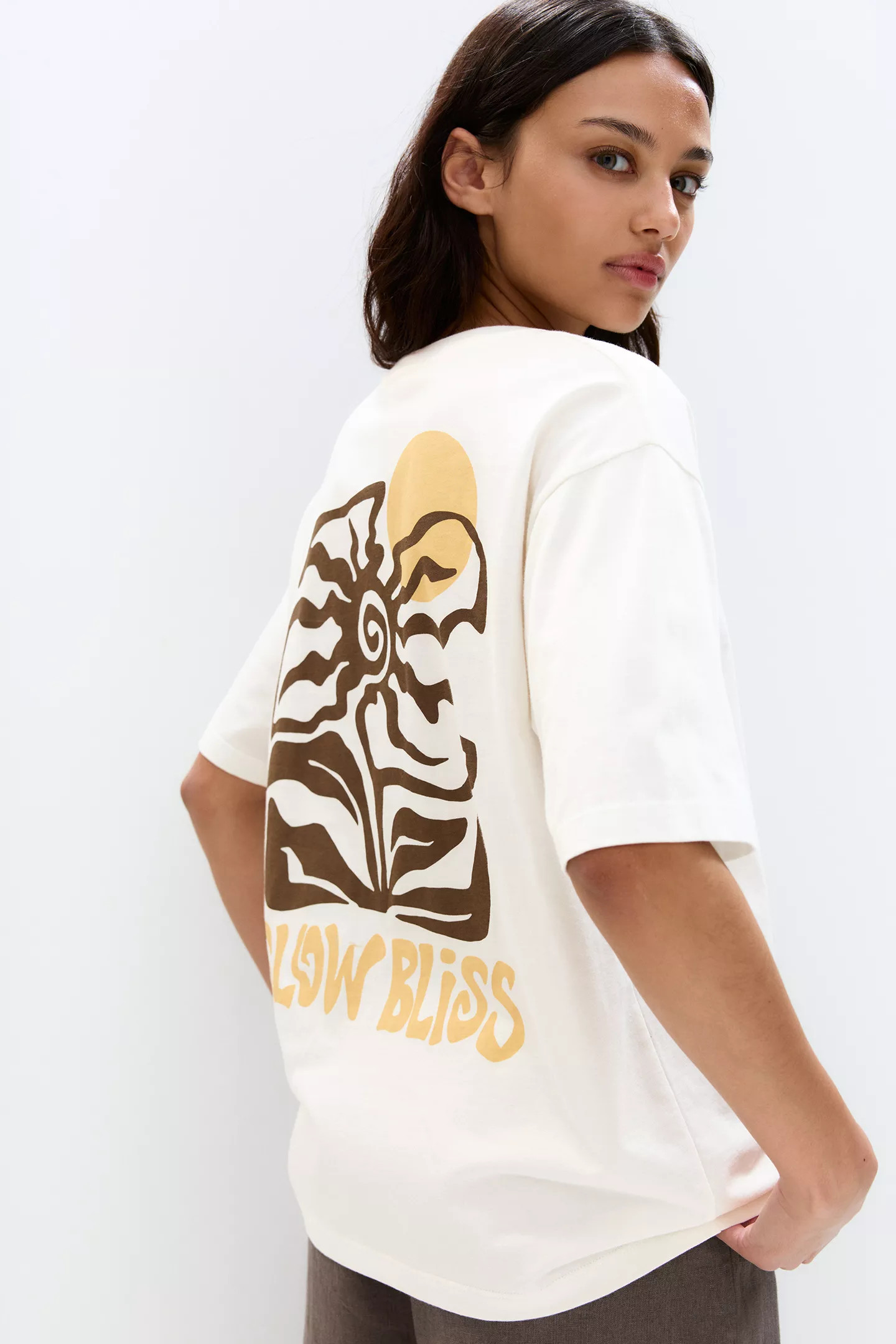 T-shirt with flower graphic | PULL and BEAR UK