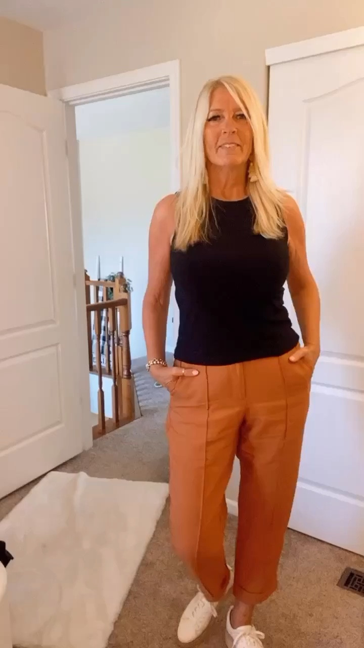 The most comfy high-rose ankle pants. Fits TTS and easy to dress up or down. 



#LTKunder50 #LTKunder100 #LTKstyletip