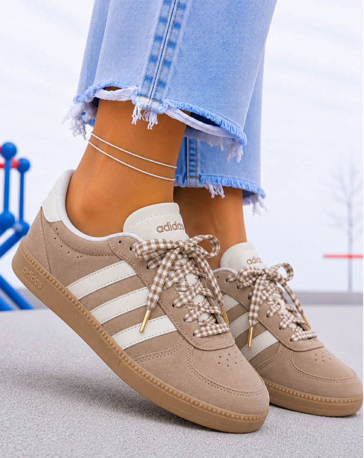 OKKKK these shoes are SO GOOD 🤎👏🏼

You guys know I love a good  brown sneaker and these just look good 😍✨

Like…
☕️ expensive coffee run vibes
🤎 quiet luxury vibes
👏🏼 effortless cool mom vibes

And in this court style?! OBSESSED.

These are the kind of shoes you can literally wear with EVERYTHING:
🤎 sweatpants
🤎 joggers
🤎 leggings
🤎 denim shorts
🤎 oversized graphic tees
🤎 cozy fall outfits

AND the best part… this color takes you straight into fall 🍂👏🏼 because classic brown NEVER goes out of style.

Of course I had to upgrade mine with the cutest brown gingham shoelaces 🤎🎀 but girls… imagine these with:
🍂 plaid laces
🤎 velvet ribbon laces
✨ cream lace laces
🎀 little bows for fall

I’m telling you right now… the shoelace game for fall is going to be EVERYTHING 👏🏼


 LTK #liketkit DSW Designer Shoe Warehouse #mydsw #ad

* exclusions apply

#LTKgrwm #LTKootd #LTKmomlife