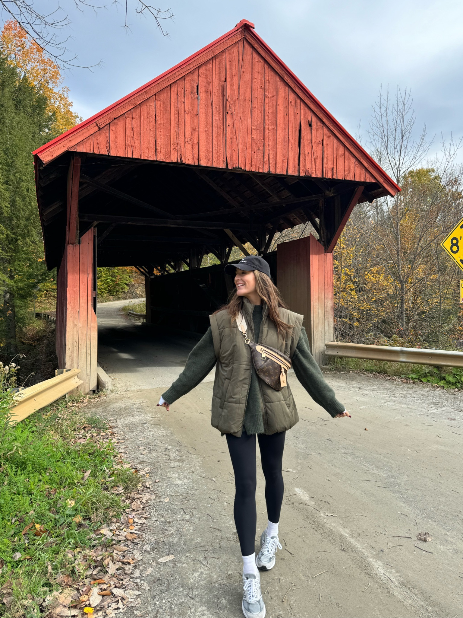 Wearing an XS in the sweater (very oversized) and M in the vest! Size up in the sneakers .5. They are 20% off with code LTK20

#LTKfitness