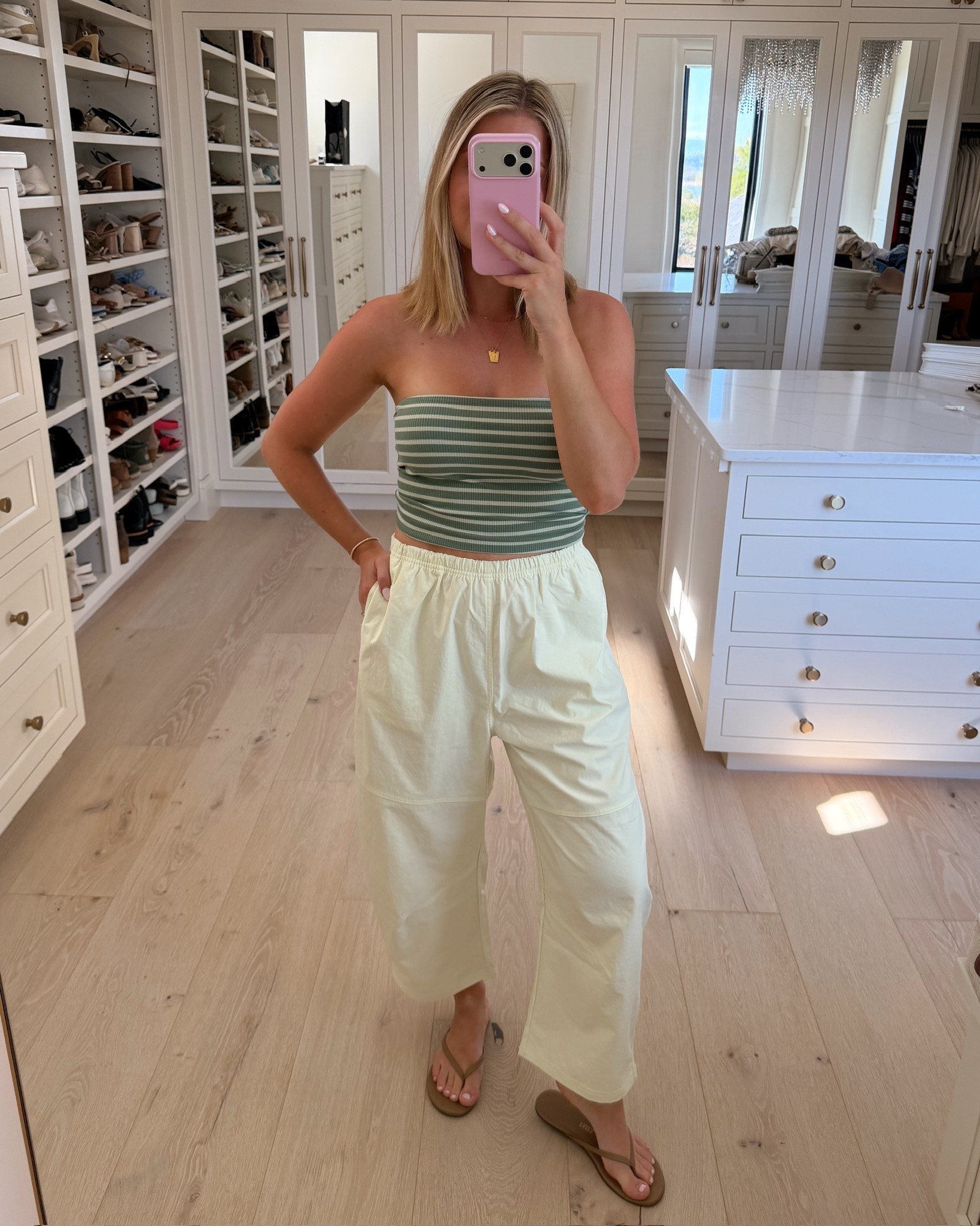 Obsessed with this comfy outfit for summer & these barrel pants are sooo good! @Aerie I’m wearing a size small but could’ve sized down to an extra small✨




spring outfits 2026, vacation outfits beach, summer outfits, girls trips, spring break, comfy outfits, aerie, aerie sale, sale alert

#LTKootd #LTKgrwm #LTKSaleAlert