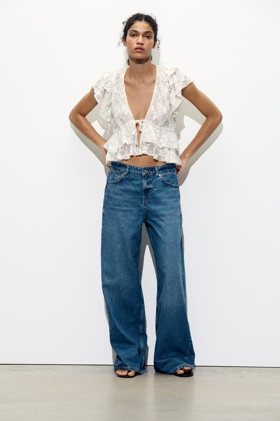 LACE-UP TOP$ 39.90Beige | 2298/187/710Add to cartAddLace top with a V-neck and short sleeves. Ruf... | Zara US