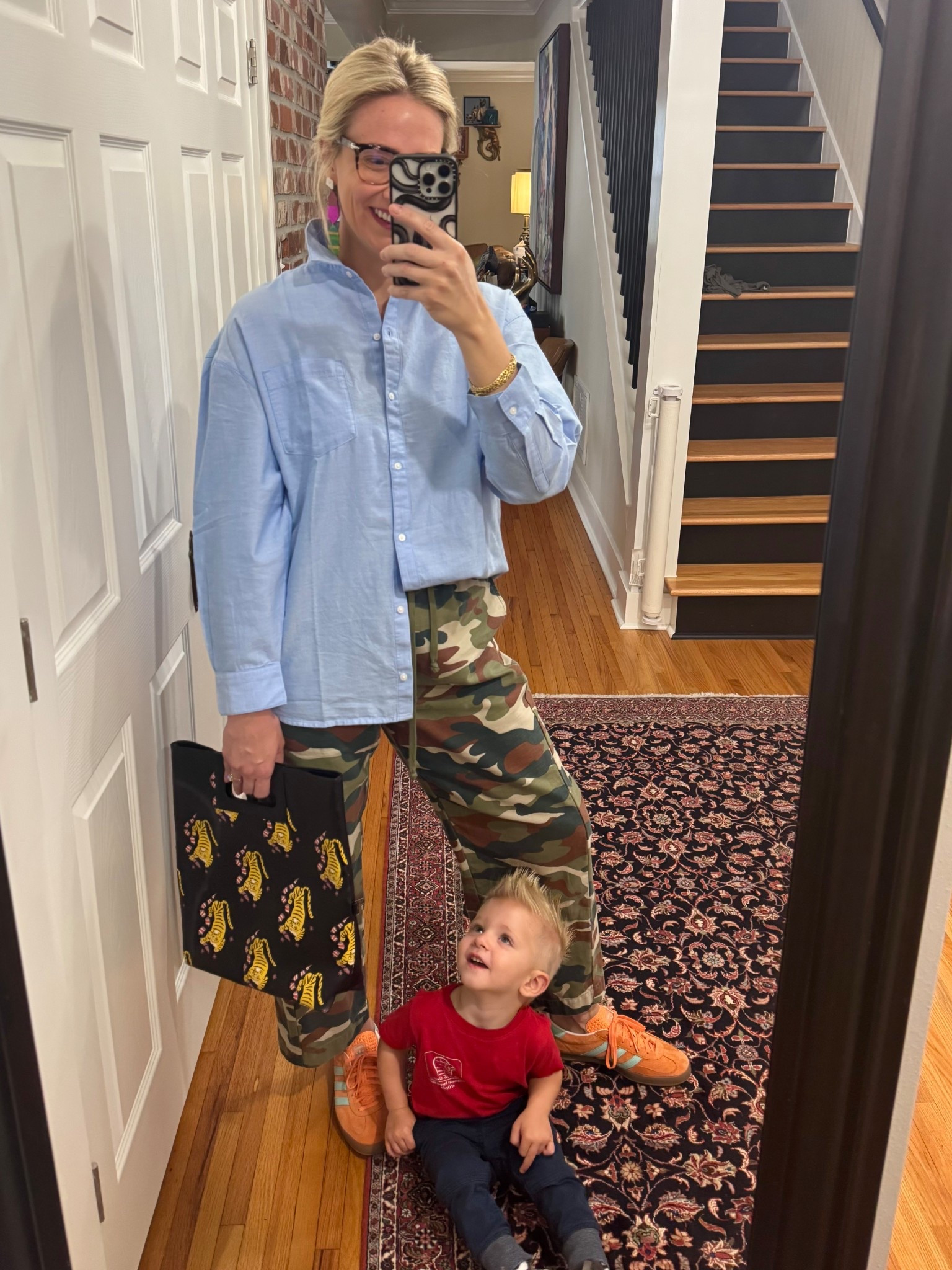 Taking my buddy to a doctors appointment before work. Custom painted Min and Mon bag, #oldnavy #boyfriendshirt and #mother pants 

#LTKMothersDay #LTKootd #LTKdayinmylife