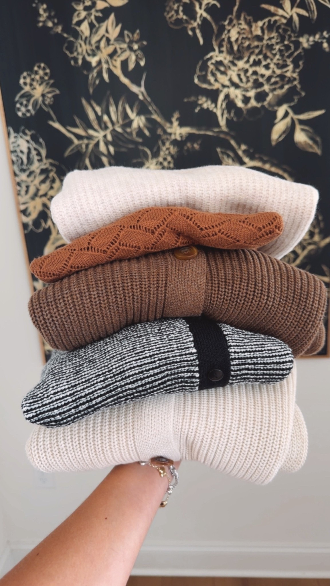 I grabbed a handful of tops at target and it looks like they are all like 30 or 40% off

#LTKootd #LTKOver40 #LTKSaleAlert