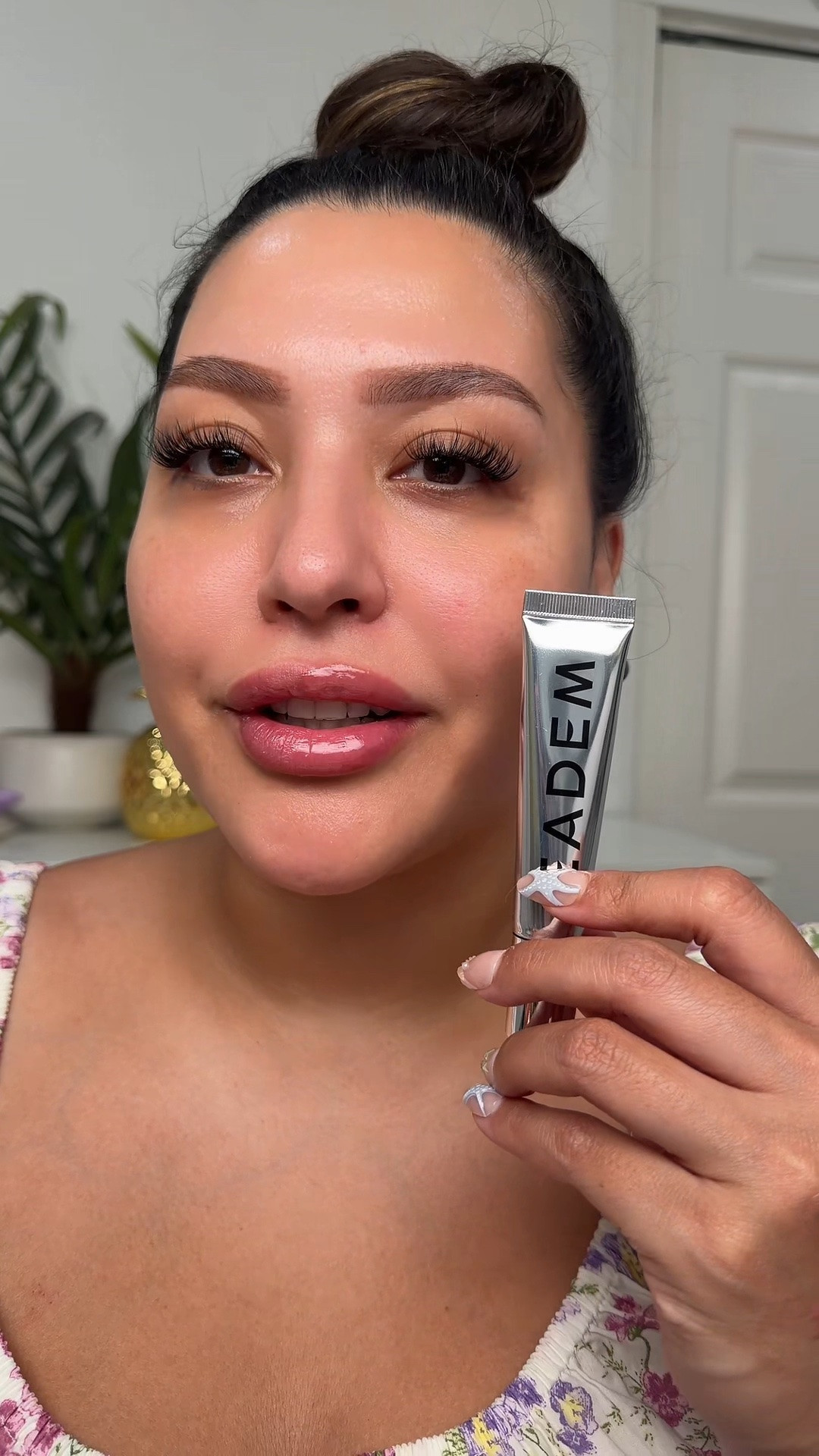 Plush lips while being softly treated. Definitely a luxurious balm, a little goes a long way. Don’t add to much or you will have stringy mouth 🤣