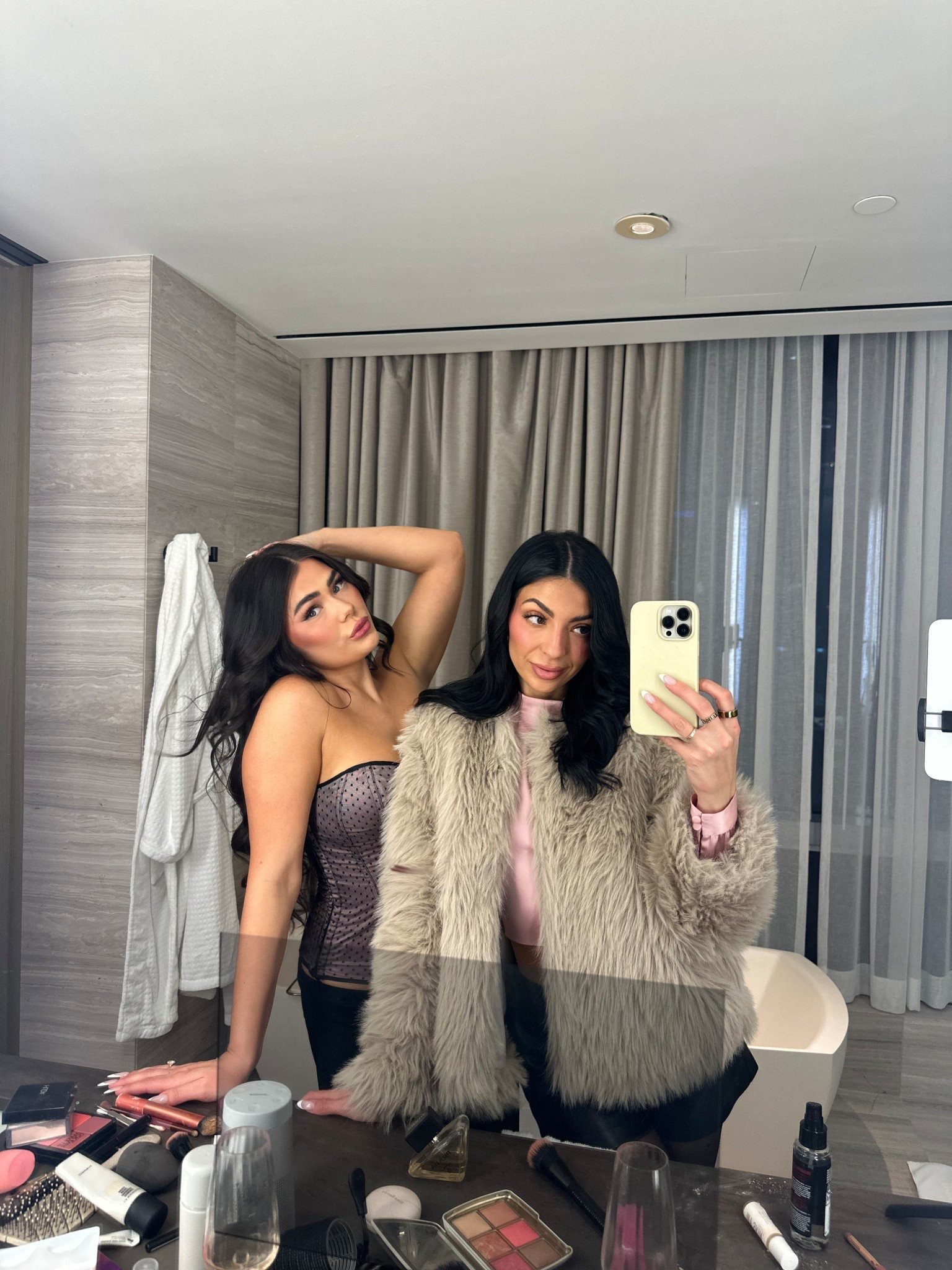 Besties only LIVE everyday makeup session 

#LTKcanada #LTKsale #LTKbeauty