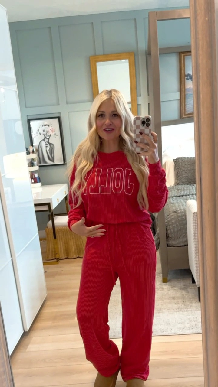 The coziest and most festive set of the season! 

@amazon #ad #founditonamazon #winterfavorites2025 

#LTKGiftGuide #LTKCyberWeek #LTKSaleAlert