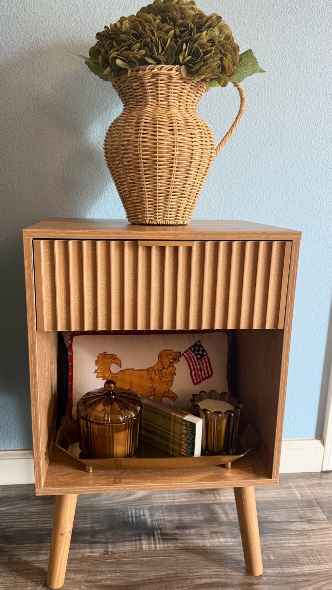 Cutie new find🇺🇸🦮🐾 the Martha Stewart line in Homegoods gives the perfect nostalgic patriotic feel❤️ the most perfect pillow I ever did see🥰


MDW / Memorial Day weekend / MDW sales / patriotic / Americana / summer / summertime / golden retriever things / golden retriever / golden mama / Martha Stewart / vintage / boho home / home decor / Homegoods find

#LTKdayinmylife #LTKHome #LTKSeasonal