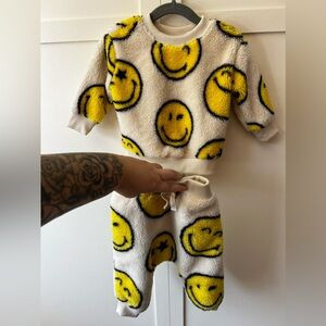 Baby GAP x Smileyworld 2 Piece Outfit Sherpa Matching Set Size 6-12 Months | Poshmark