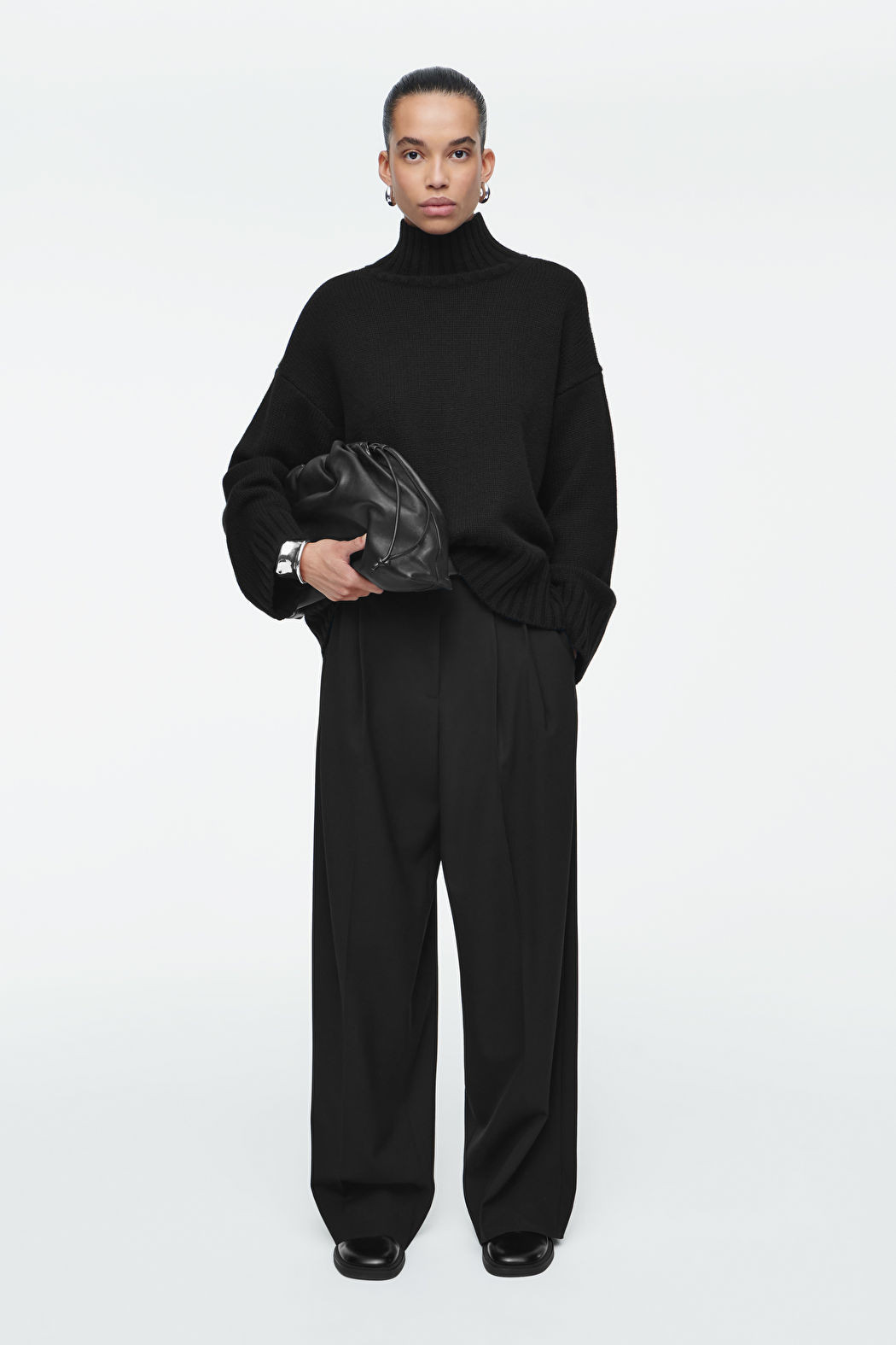 ELEGANTE HOSE AUS TWILL MIT WEITEM BEIN | COS (EU)