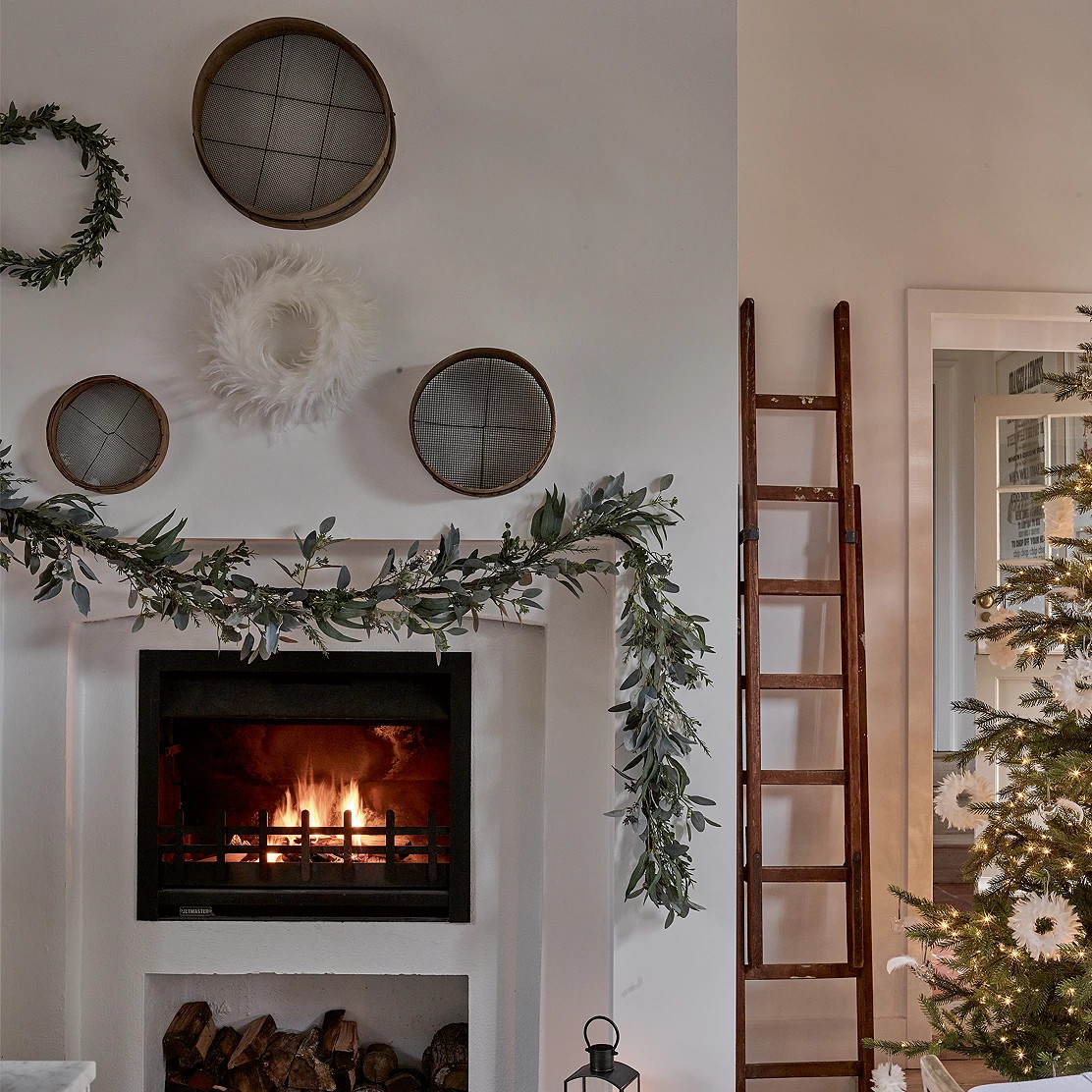 White Feather Wreath – 40cm
    
            
    
    
    
    
    
    
            1 revie... | The White Company (UK)