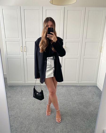 Friday feels 🪩

Outfit planning for the weekend ahead and I think I might take my new silver mini skirt and heels out for a test drive! 🕺



#LTKSeasonal #LTKeurope #LTKstyletip