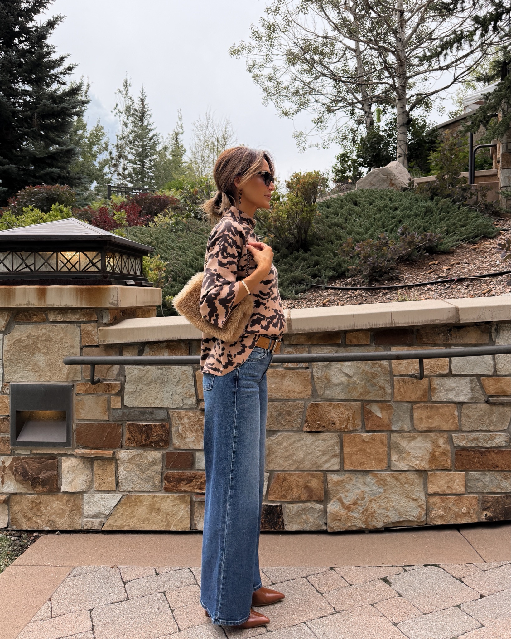 Got this cute mockneck sweater in three colors, brown, black and this Leo printed one. Fits boxy and a bit oversized, tts
Jeans tts/25 high waisted wide leg
Code: KARINA15 (one use only, make sure to add everything to cart before checking out!)

#LTKootd #LTKSaleAlert #LTKOver40