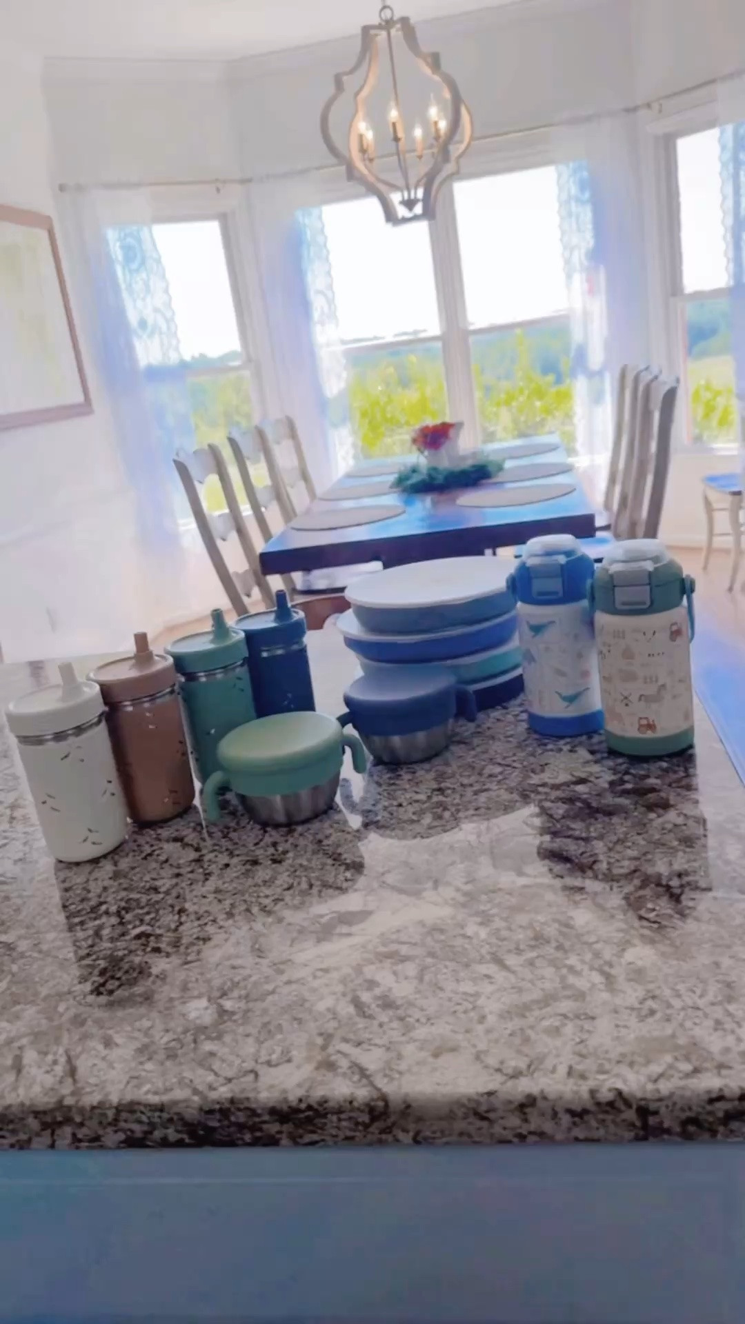 Lots of happy mail 📬 came in today 📦 and gonna share allll the links 🔗 with y’all while the babies 👶🏼 are napping!! 💤 First up… look at all these adorable new @elkandfriends kitchenware and cups 🫙 and cutie 🥰 water bottle 💦 and snack containers!! 🫶🏽 I’m obsessed 🤩 and so are my littles!! 🌼 Linked for y’all below 👇🏽