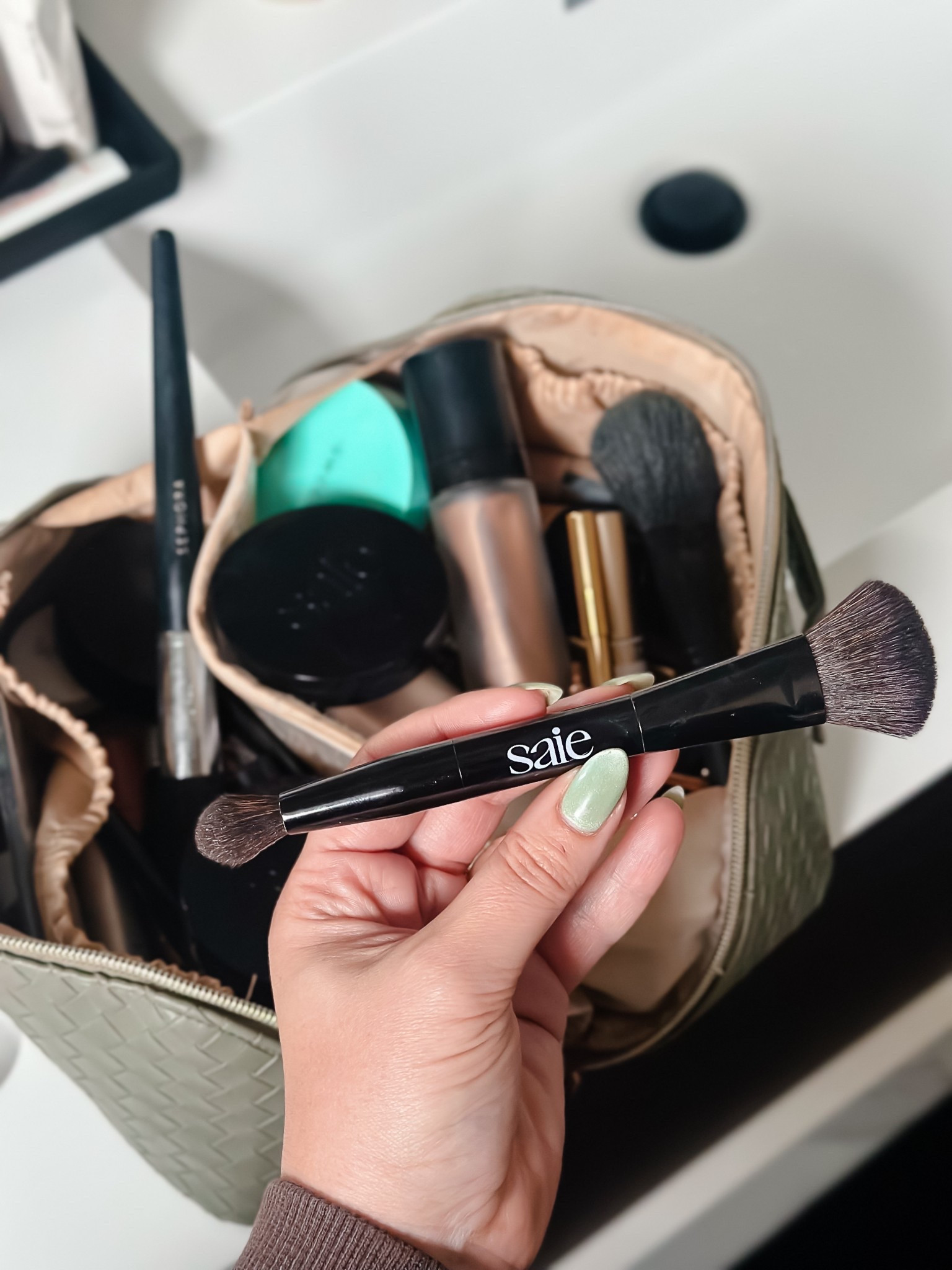 This (cream) blush brush is WORTH IT! The perfect pair with my favorite two-in-one blush + highlighter. 

Both from a clean beauty brand!

Also linking my favorite travel makeup toiletry case.

#LTKFindsUnder50 #LTKTravel #LTKBeauty