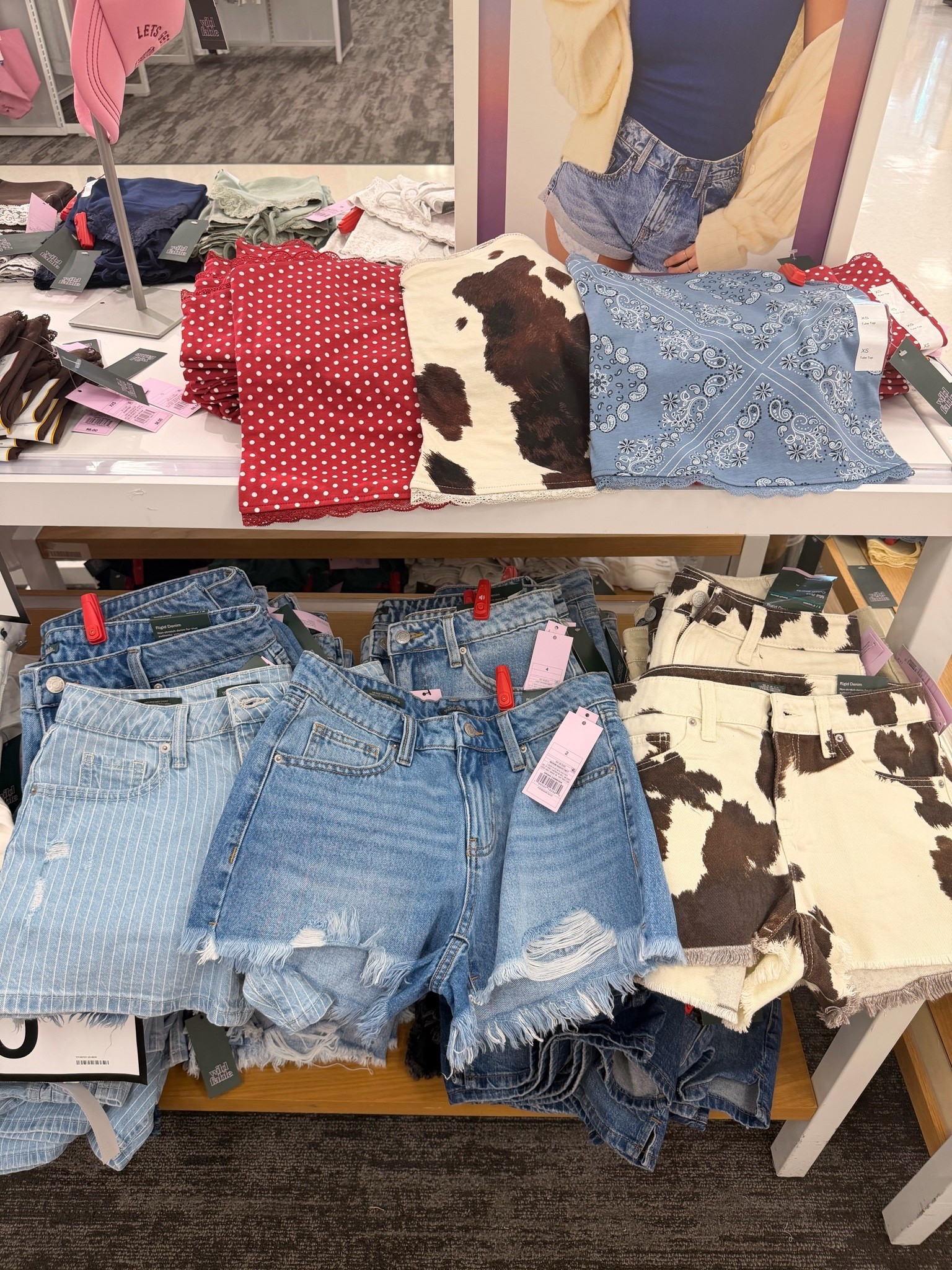 $6 tube tops and $20 shorts… another Target win!

#TargetStyle #SummerOutfit #AffordableFashion￼