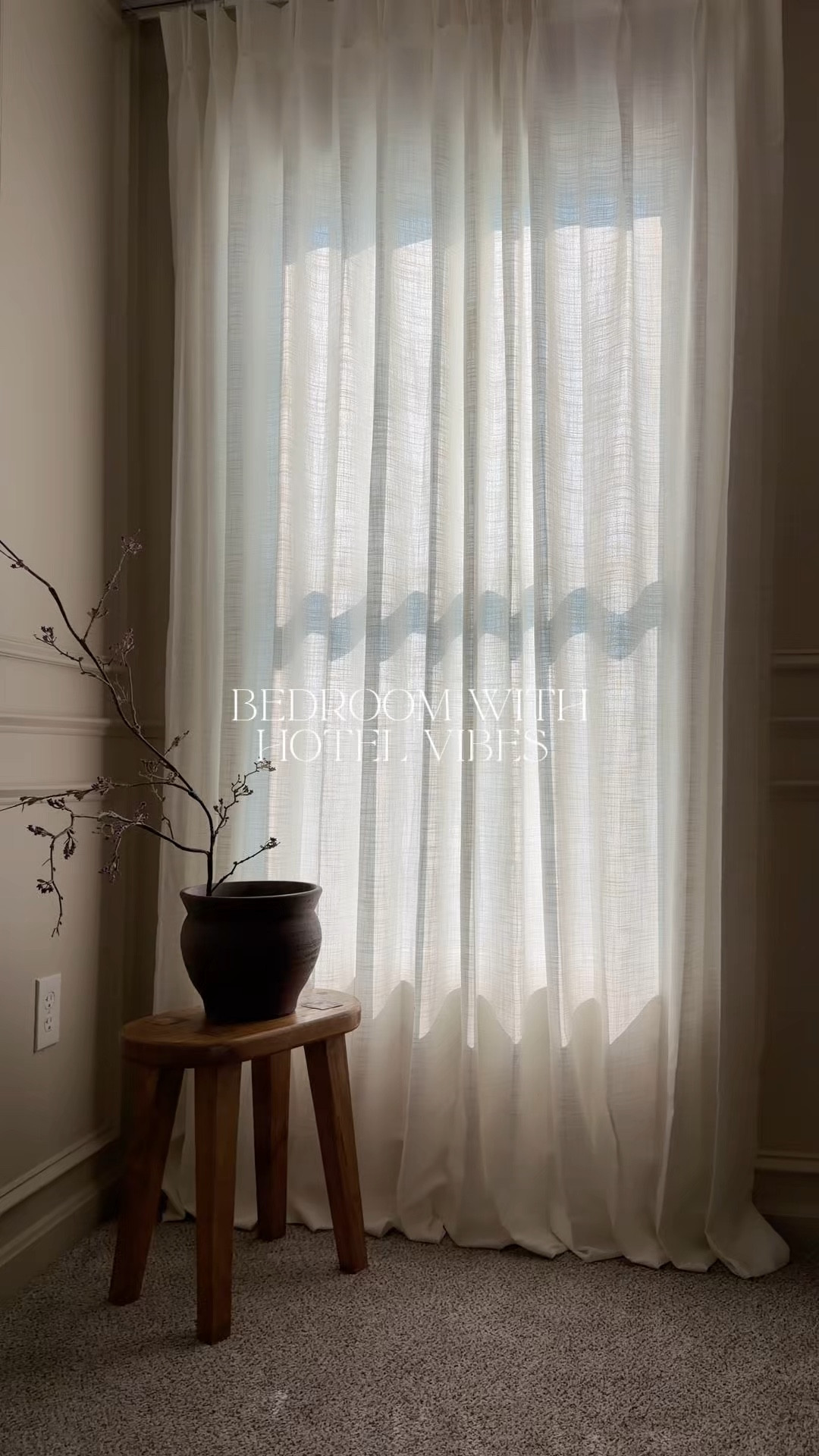 Hotel Bedroom Hotel Vibes 🛏️✨ USE CODE : YOSELIN127 FOR 20 % OFF

I just updated the curtains in my bedroom and I’m obsessed 🤍
They still let in the most beautiful natural light, but you can’t see anything through them — total privacy without sacrificing brightness. Perfect for bedrooms where you want softness, light, and peace 🕊️

#hotelbedroom #bedroomcurtains #cozybedroomdecor #sheercurtains #bedroomprivacy