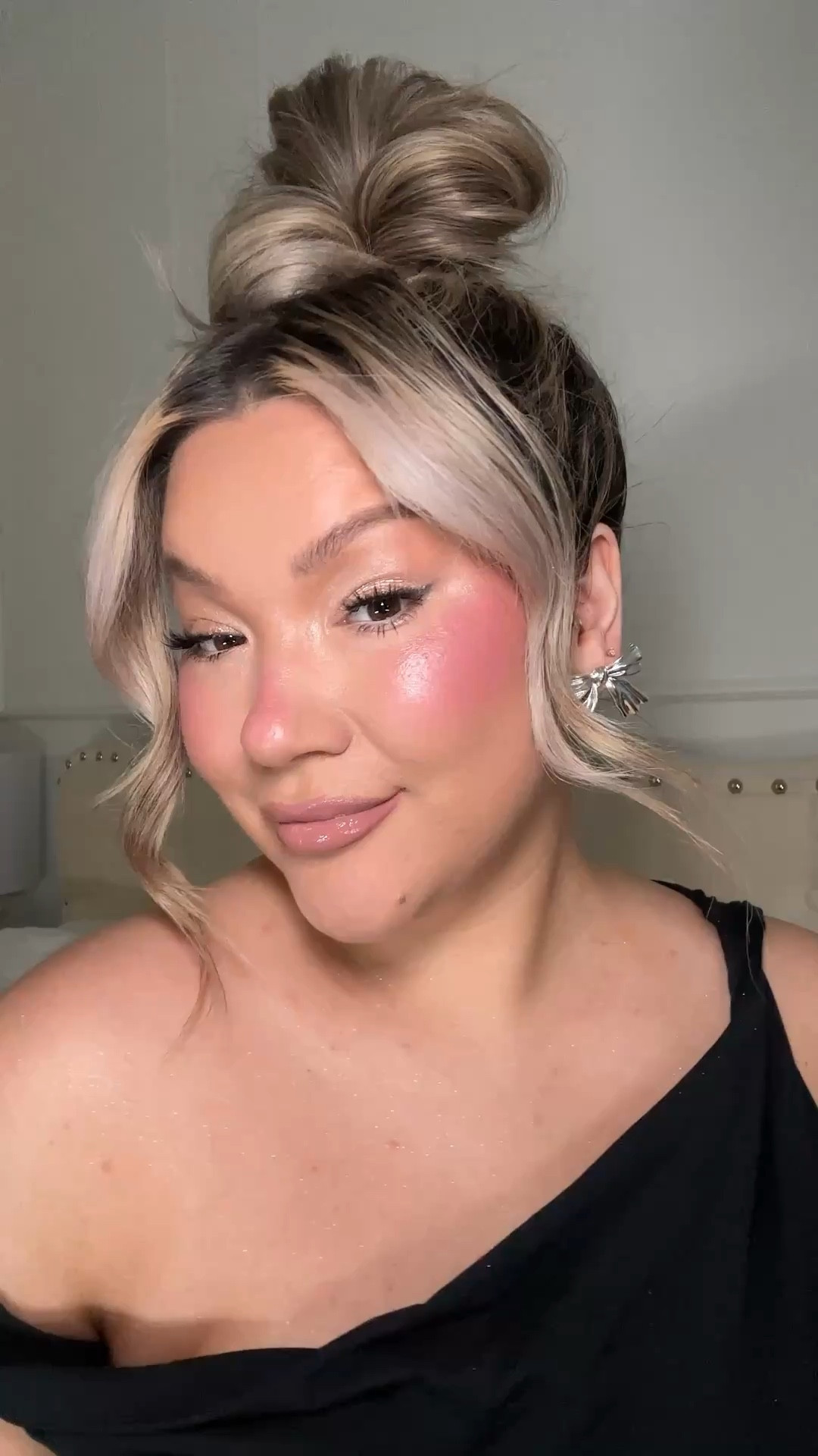 Holiday NYE makeup 

#LTKholiday #LTKbeauty #LTKpartywear