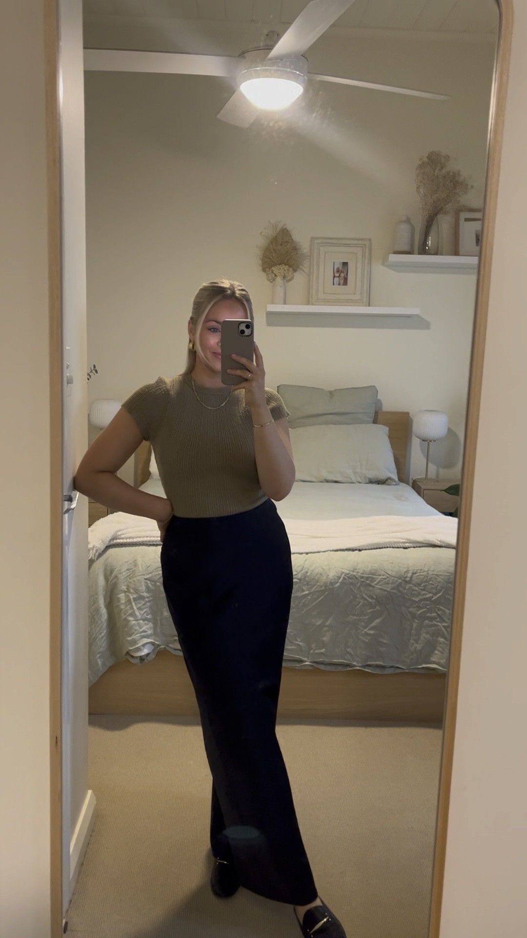 Some darker tones from me for todays office outfit. I love this look because you can mix and match and it’s perfect to take you from work to the weekend. Top is a size XS and skirt is an 8 🫶🏻 

#LTKworkwear #LTKaustralia #LTKstyletip
